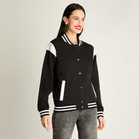 Chaqueta Bomber Con Aplicaciones En Contraste Negro