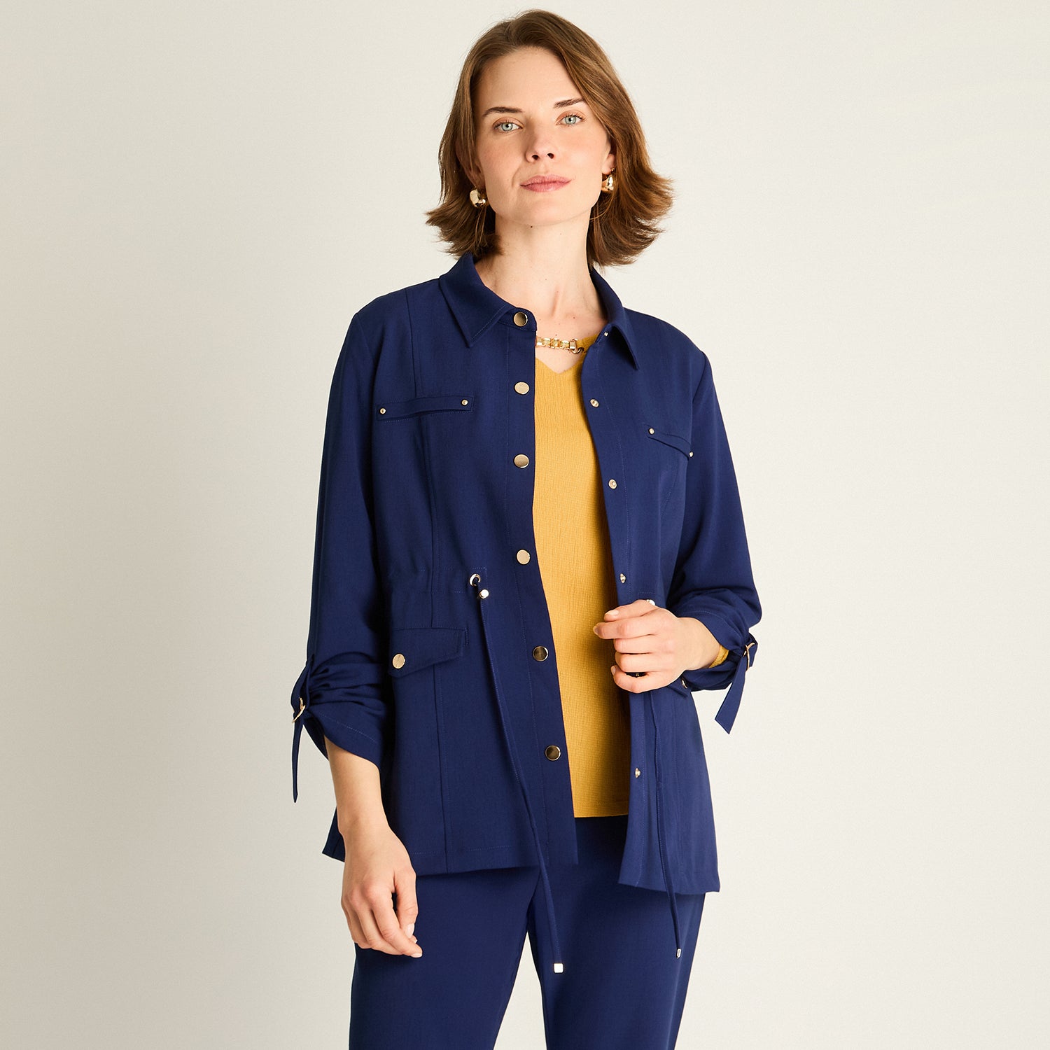 Chaqueta Azul con Ajuste en la Cintura