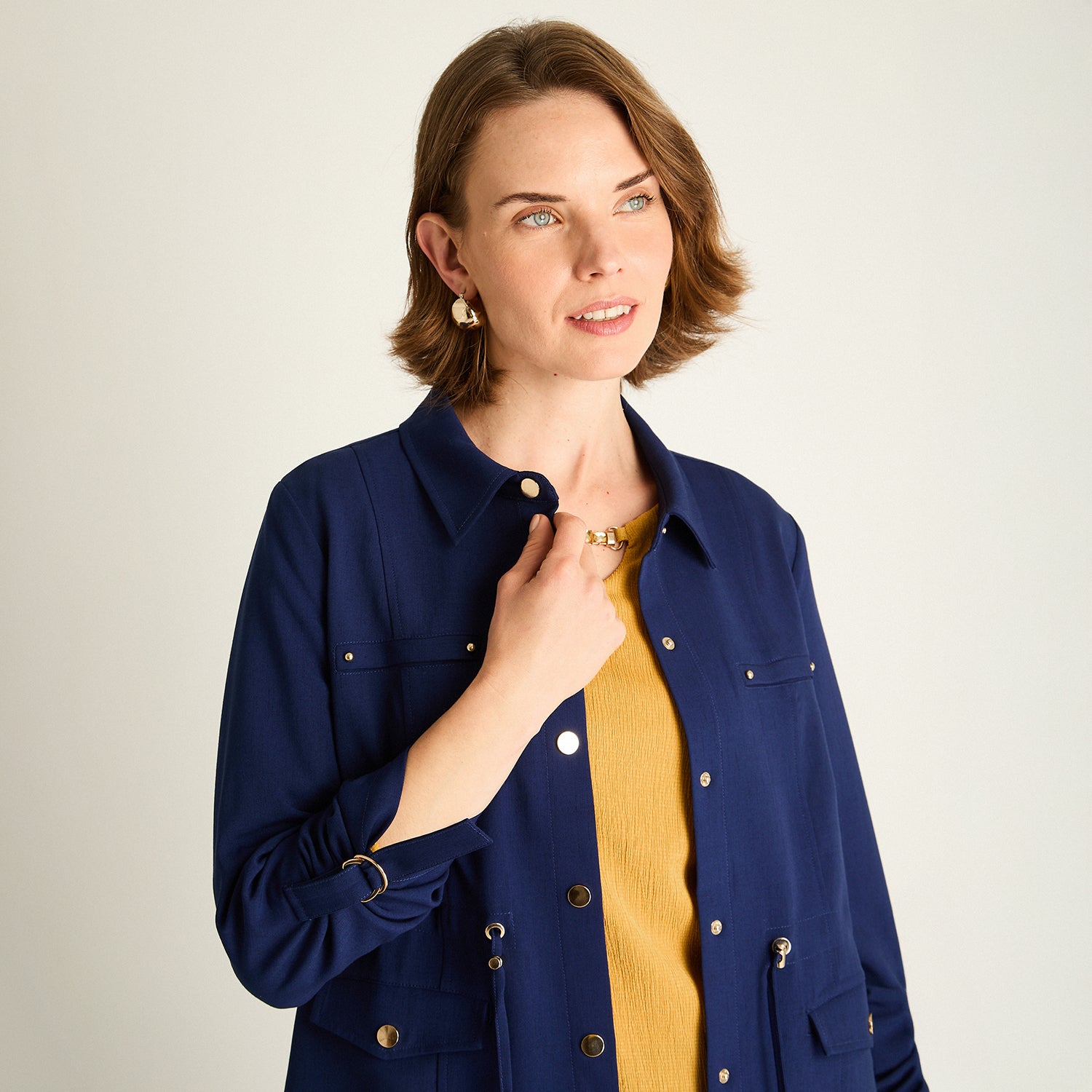 Chaqueta Azul con Ajuste en la Cintura