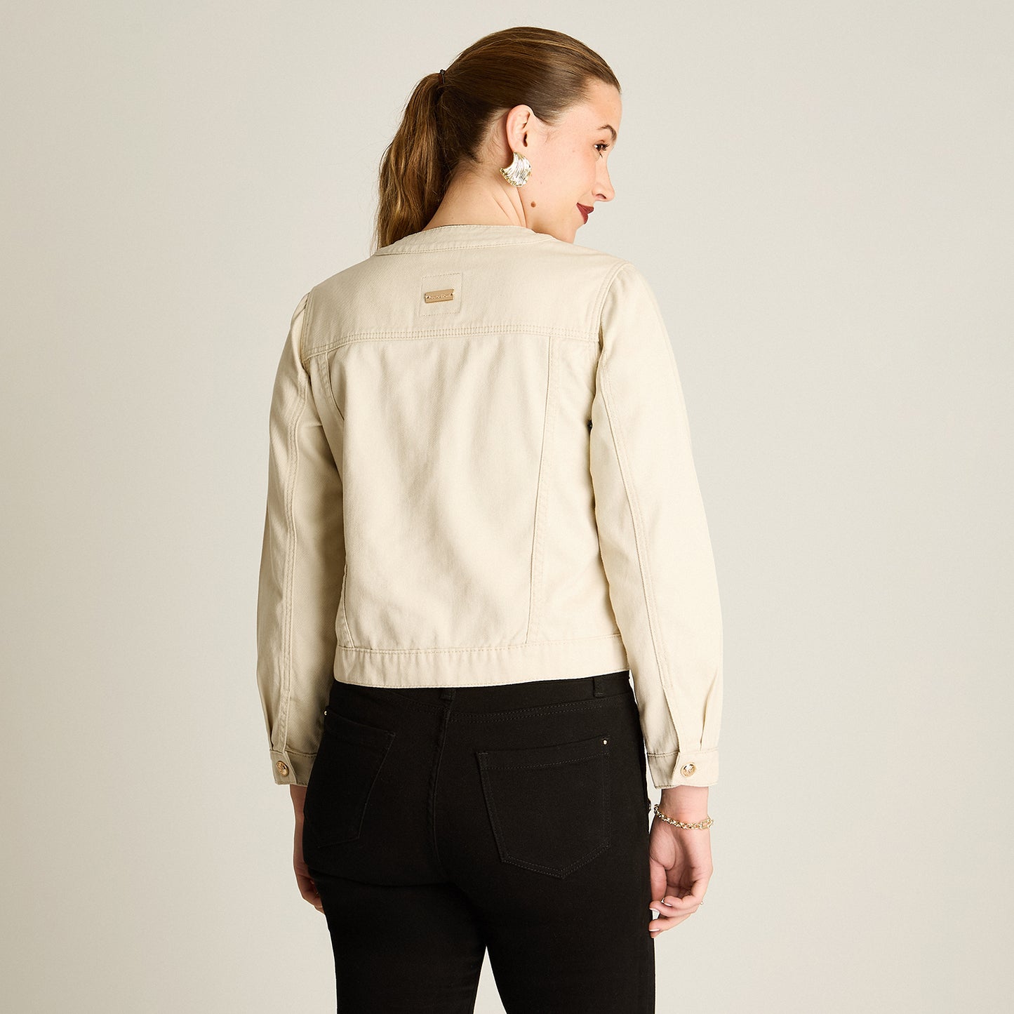 Casaca Mezclilla Arena Manga Larga Elasticidad Nula Sin Forro Calce Normal Tela Denim