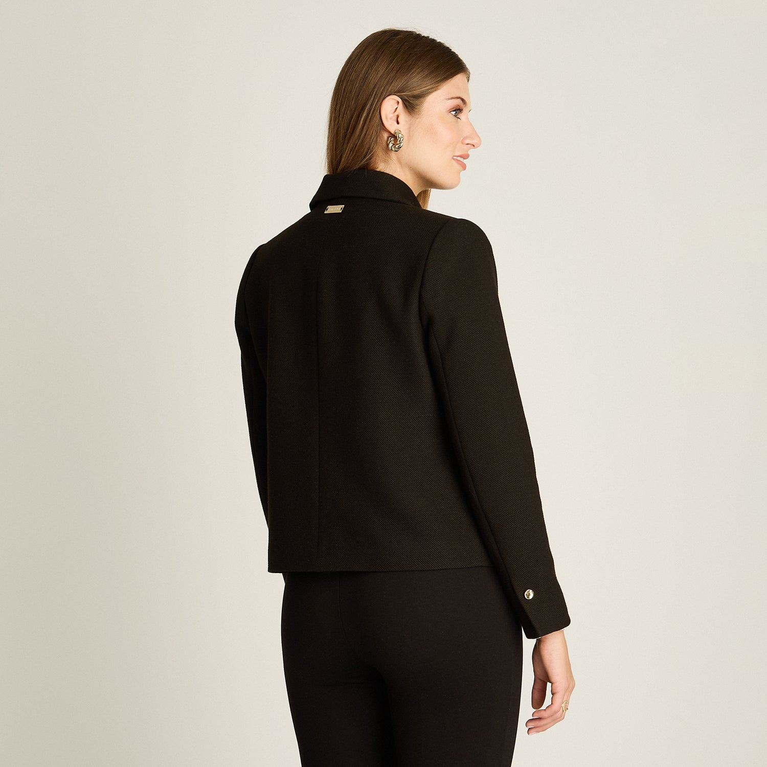 Casaca Negro Manga Larga Elasticidad Nula Con Forro Calce Normal Tela Plano