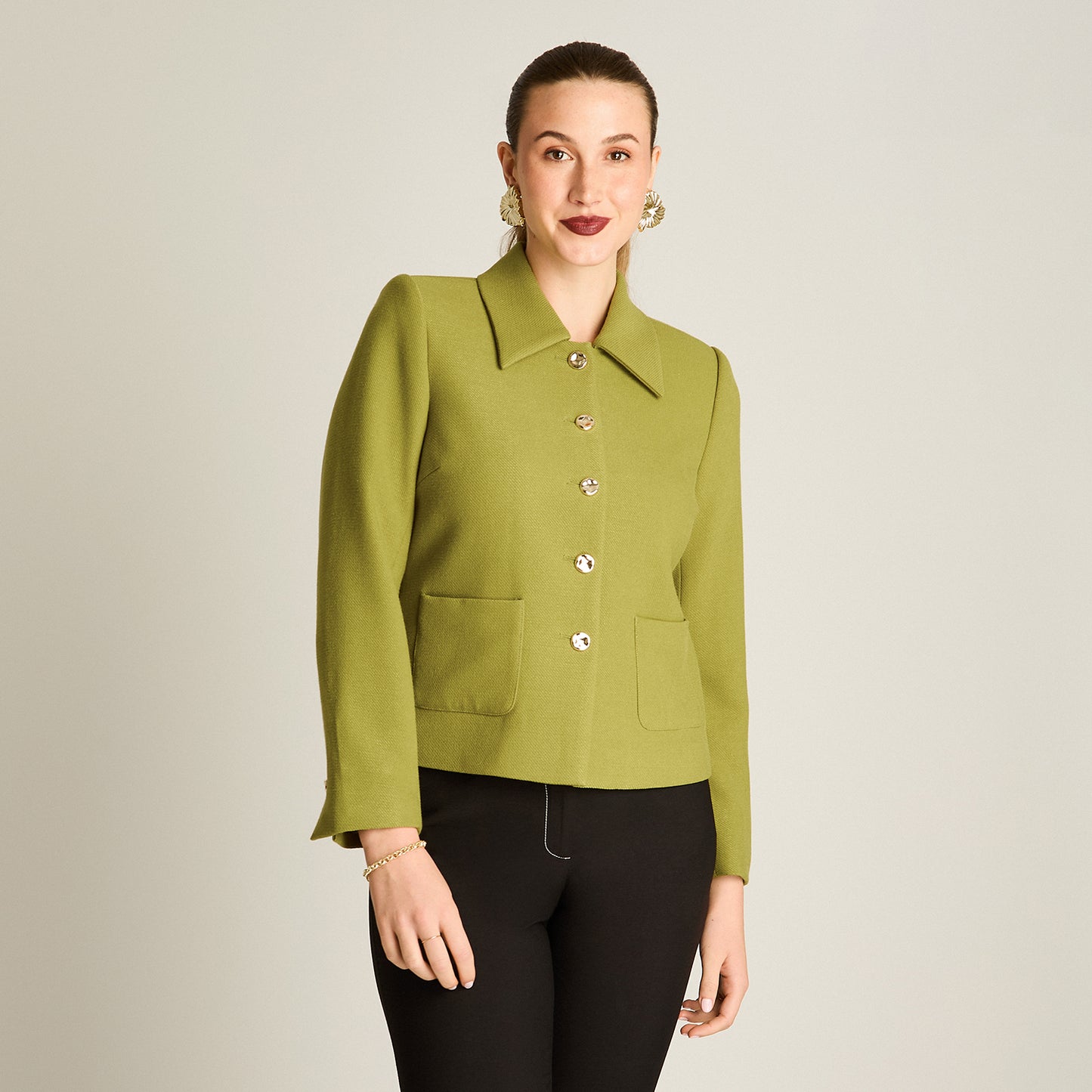 Casaca Pistacho Manga Larga Elasticidad Nula Con Forro Calce Normal Tela Plano