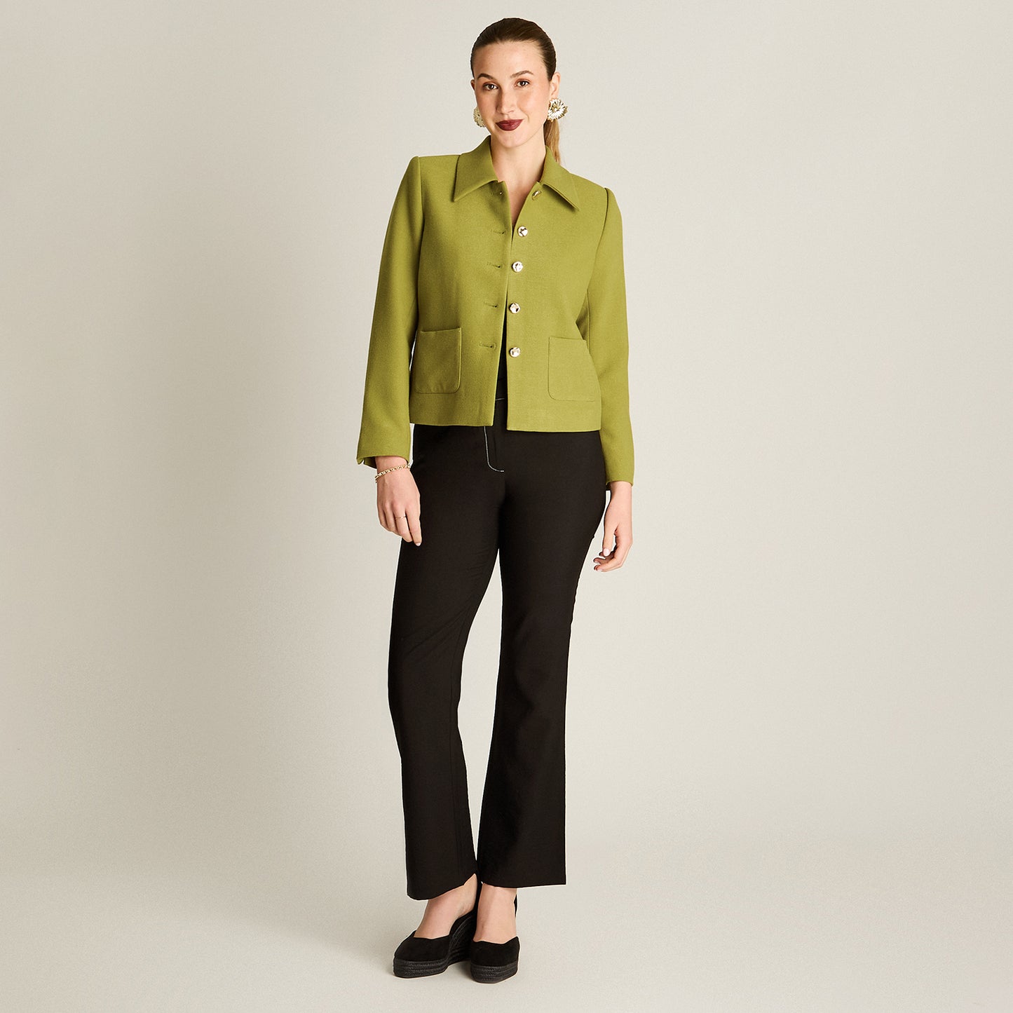 Casaca Pistacho Manga Larga Elasticidad Nula Con Forro Calce Normal Tela Plano