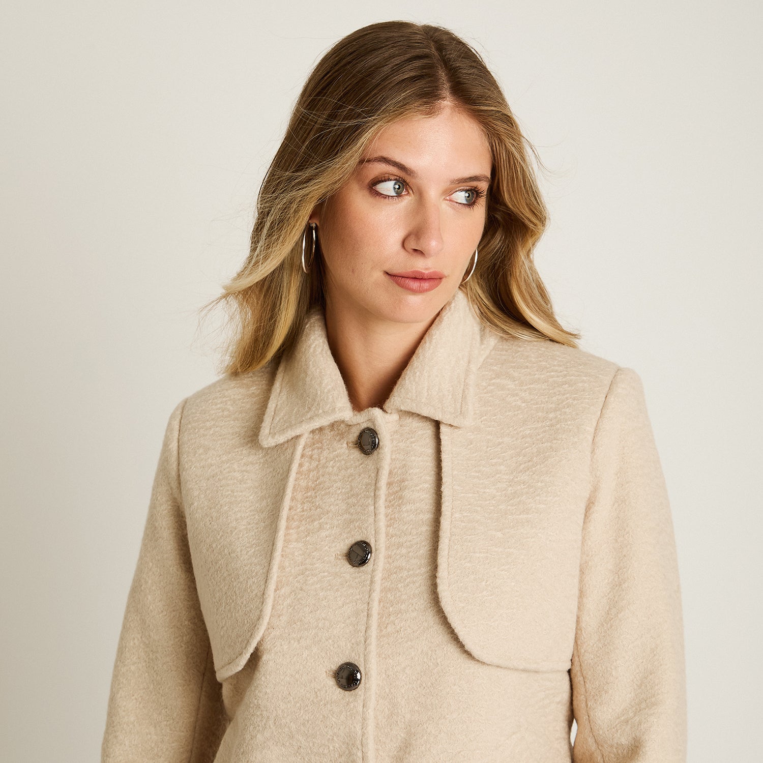 Chaqueta Beige Manga Larga Elasticidad Nula Con Forro Calce Normal Tela Plano