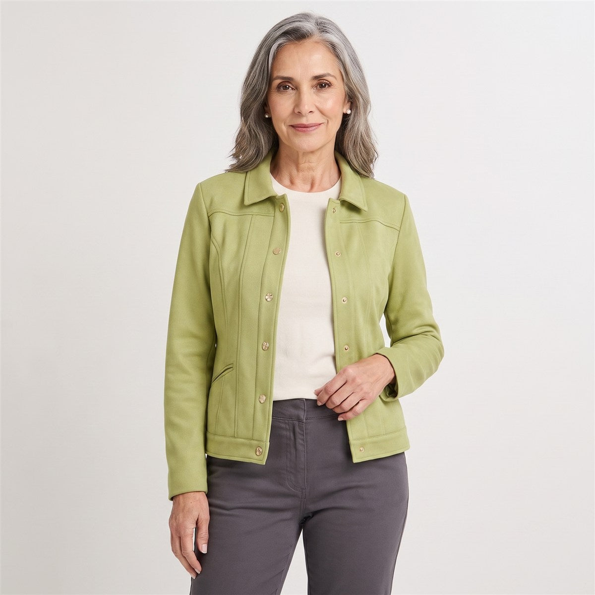 Casaca de Suede Texturado Verde en modelo adulta