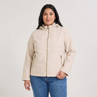 Casaca Corta Viento con Gorro Beige en modelo plus size