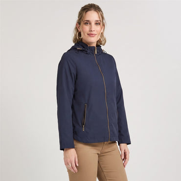 Casaca Corta Viento con Gorro Azul en modelo plus size
