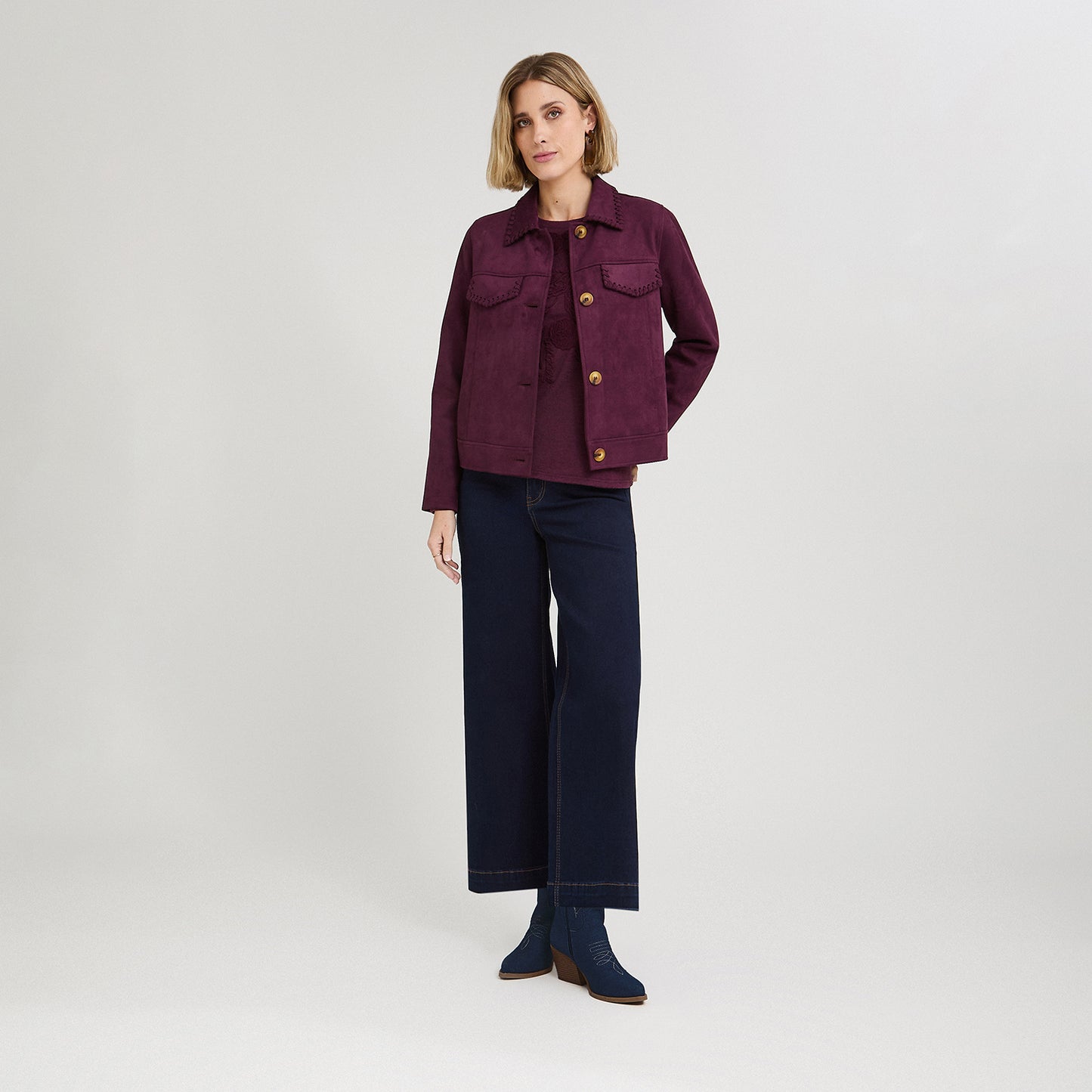 Casaca de Suede con Aplicación en Cuello y Bolsillos Morado