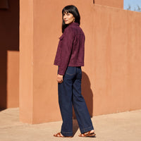 Casaca de Suede con Aplicación en Cuello y Bolsillos Morado lifestyle