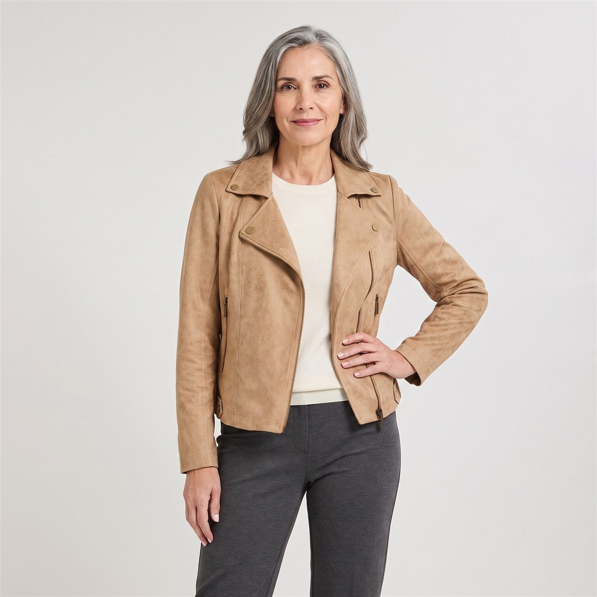 Casaca Biker de Suede Camel en modelo adulta