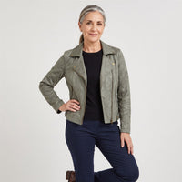 Casaca Biker de Suede Verde en modelo adulta