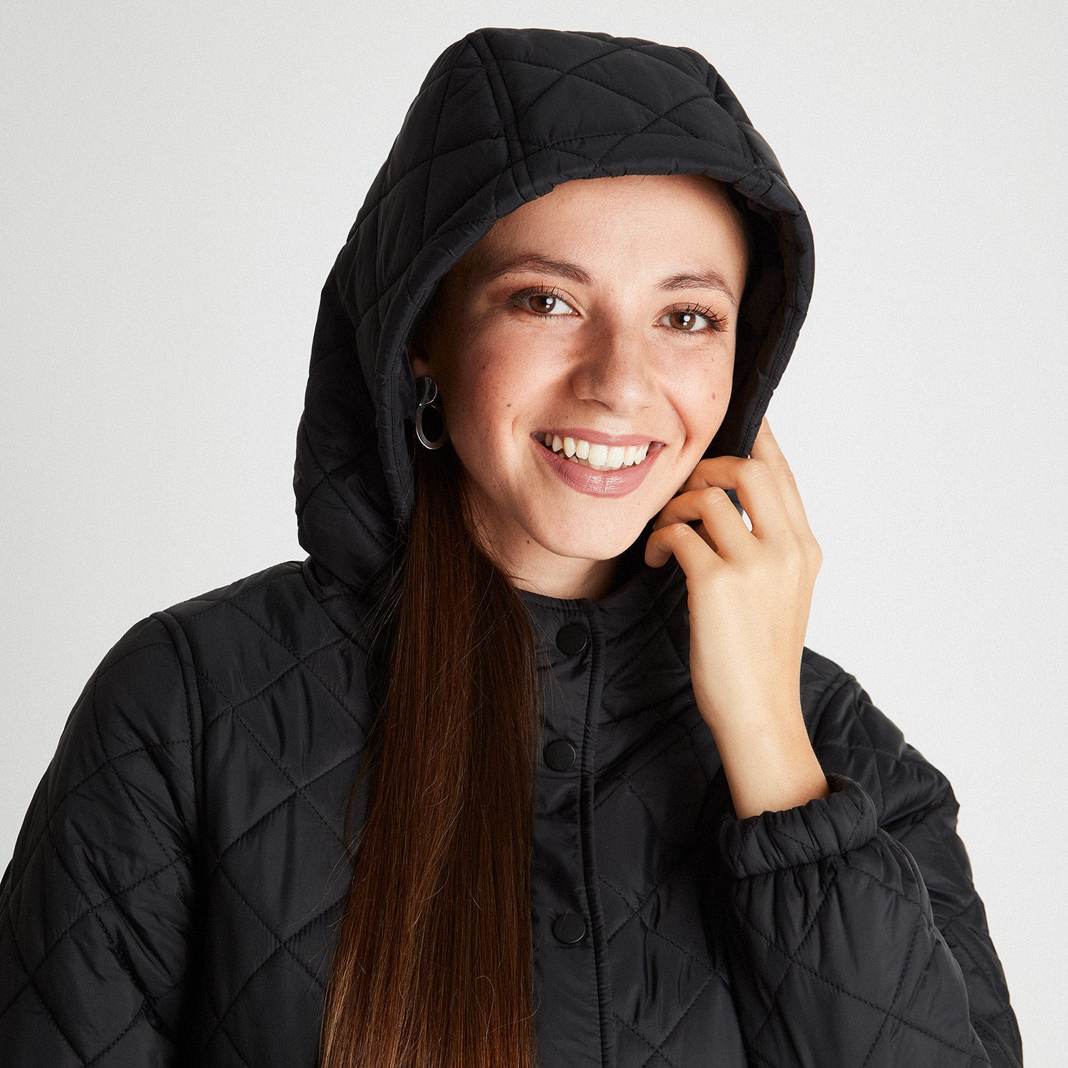 Parka Larga Con Gorro Y Diseño Quilt Negro