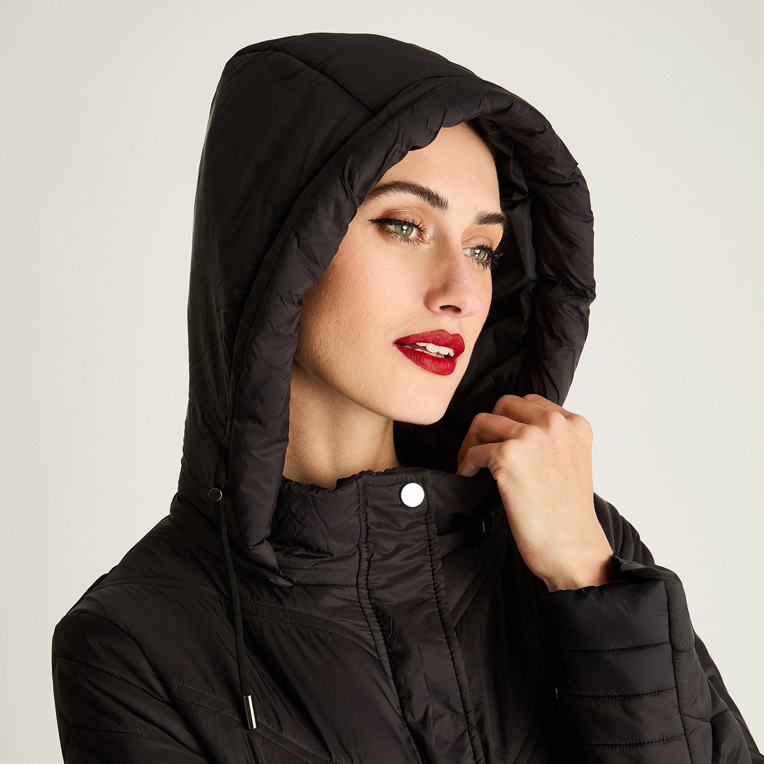 Parka Larga Con Cierre Frontal Y Gorro Negro