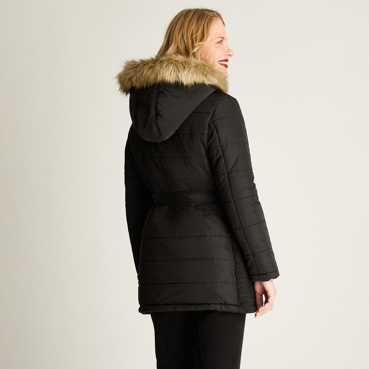 Parka Larga Gruesa Forrada Con Cinturón Negro