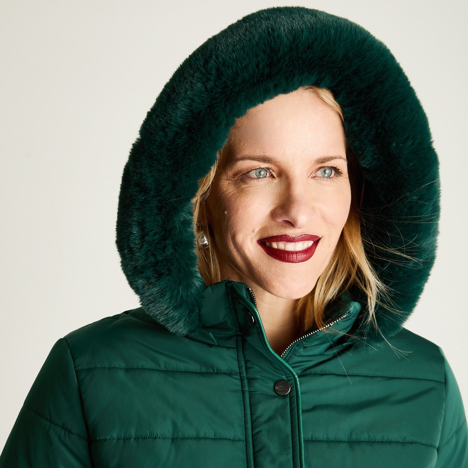 Parka Larga Gruesa Forrada Con Cinturón Verde