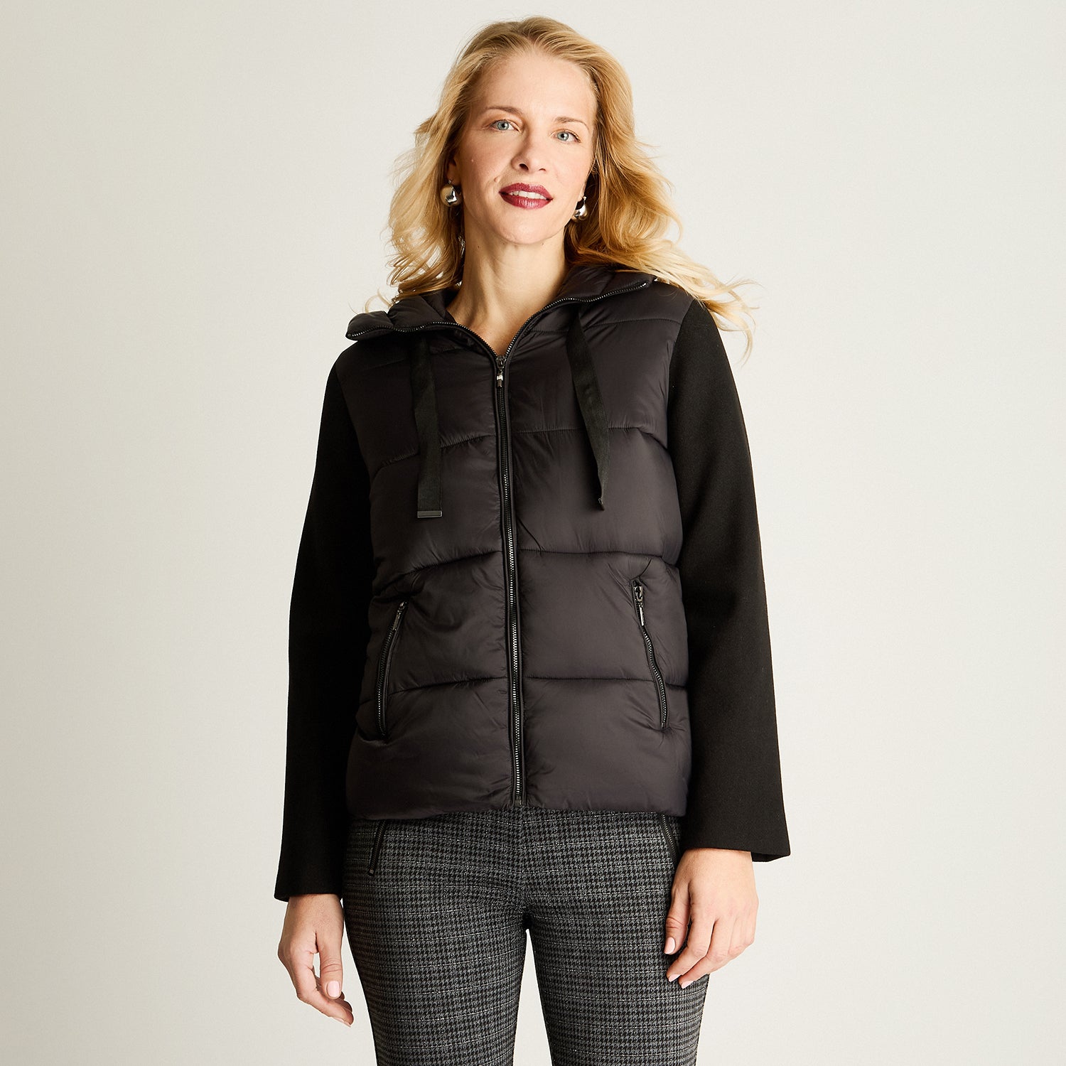 Parka Negra Con Manga De Abrigo Negro