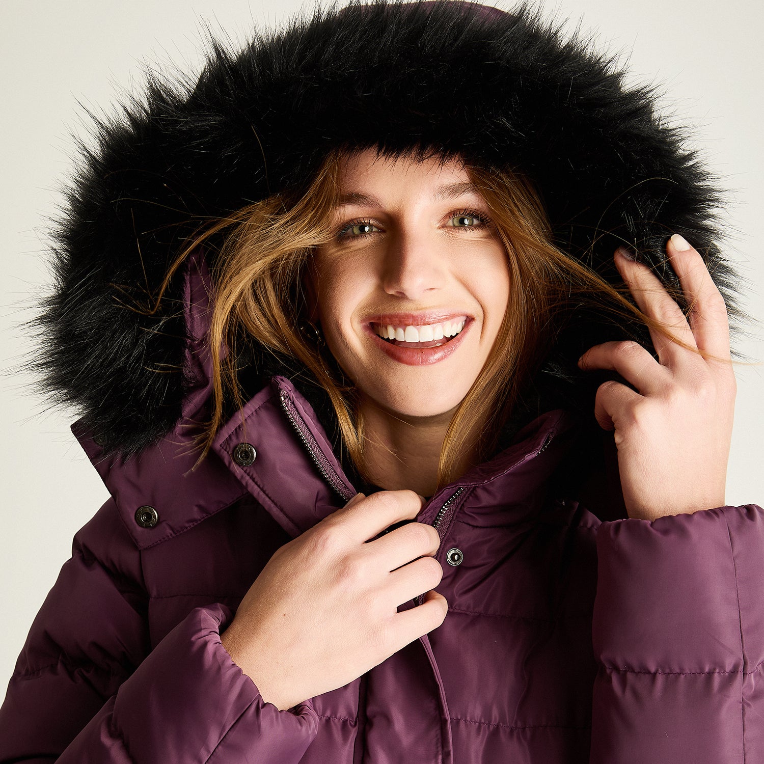 Parka Con Gorro Y Aplicaciones En Cintura Morado