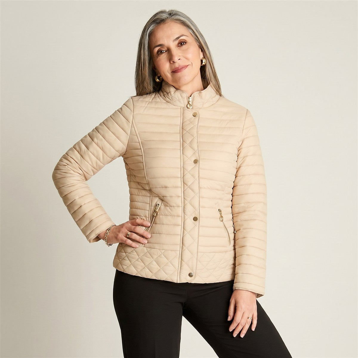 Parka Beige Acolchada Manga Larga con Bolsillos con Cierre en modelo adulta