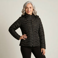 Parka Corta Negra Quilted Ondas en modelo adulta