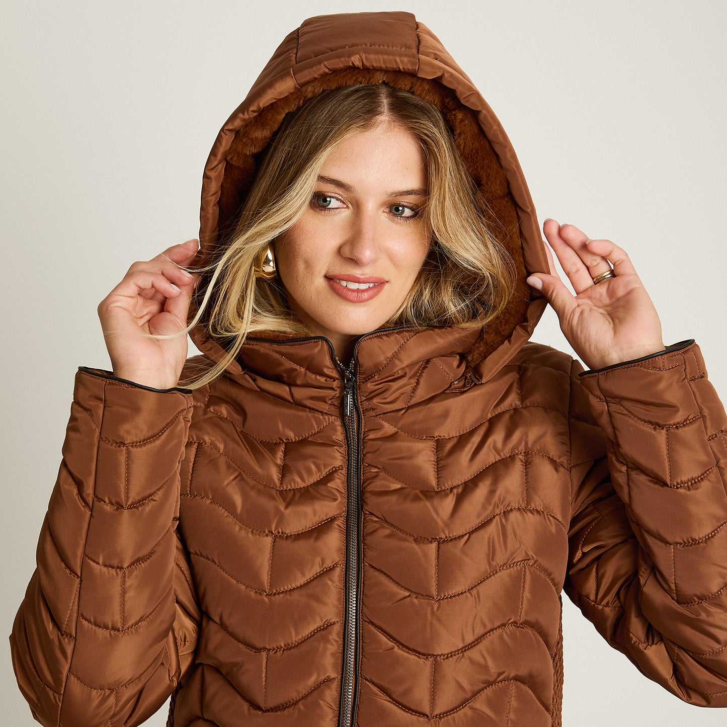 Parka Camel Manga Larga Elasticidad Nula Con Forro Calce Normal Tela Plano