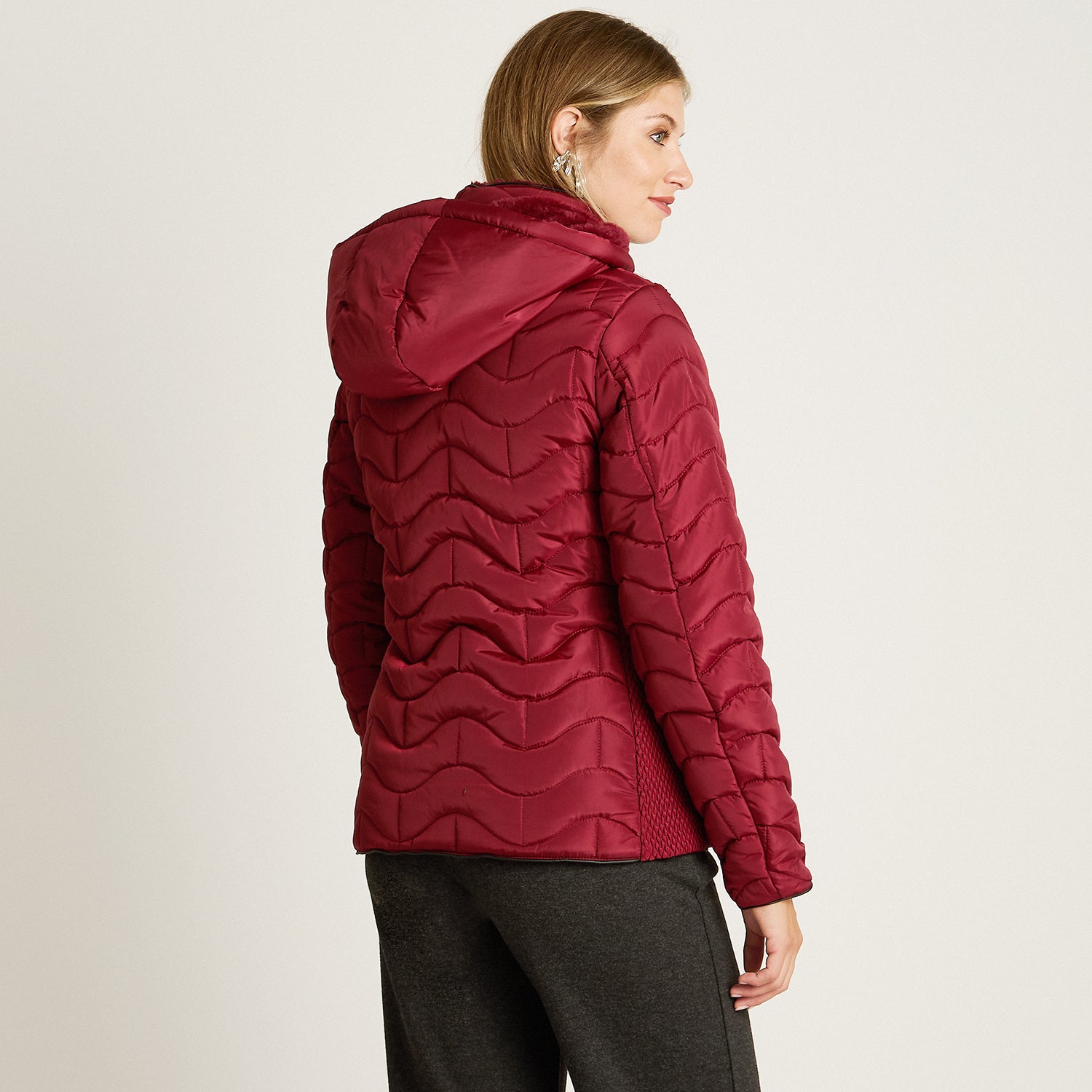 Parka Rojo Manga Larga Elasticidad Nula Con Forro Calce Normal Tela Plano
