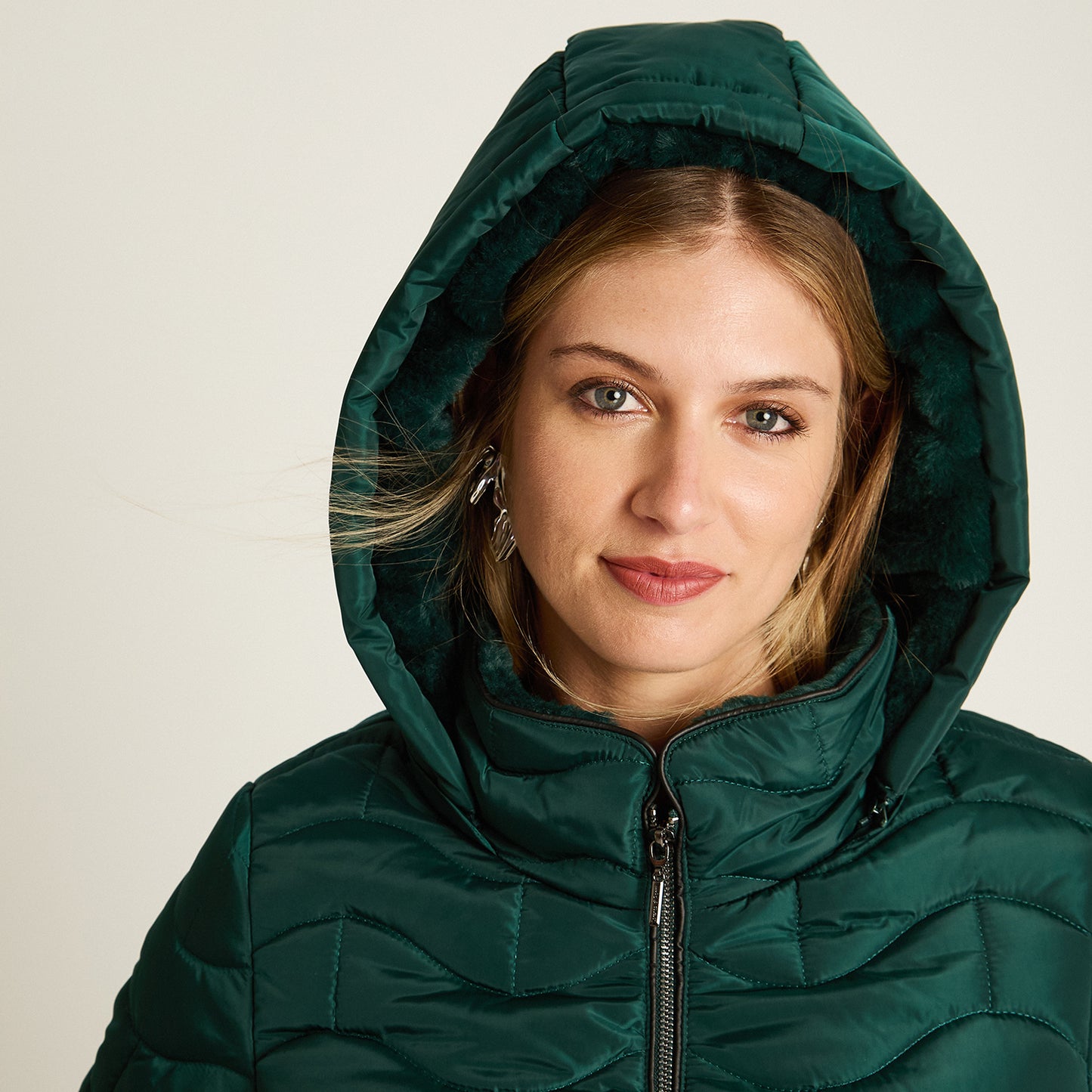Parka Verde Manga Larga Elasticidad Nula Con Forro Calce Normal Tela Plano