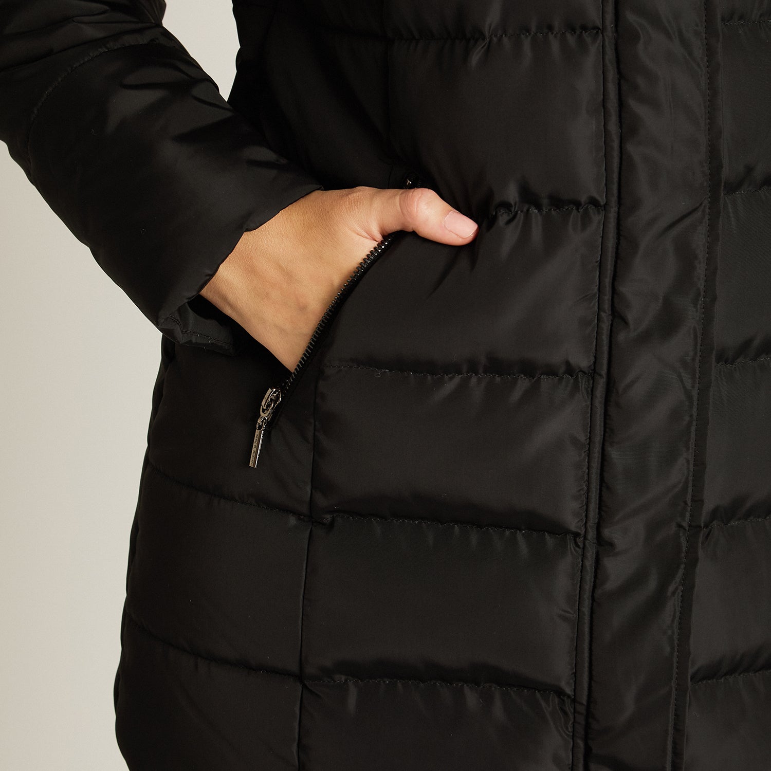Parka Negro Manga Larga Elasticidad Nula Con Forro Calce Normal Tela Plano