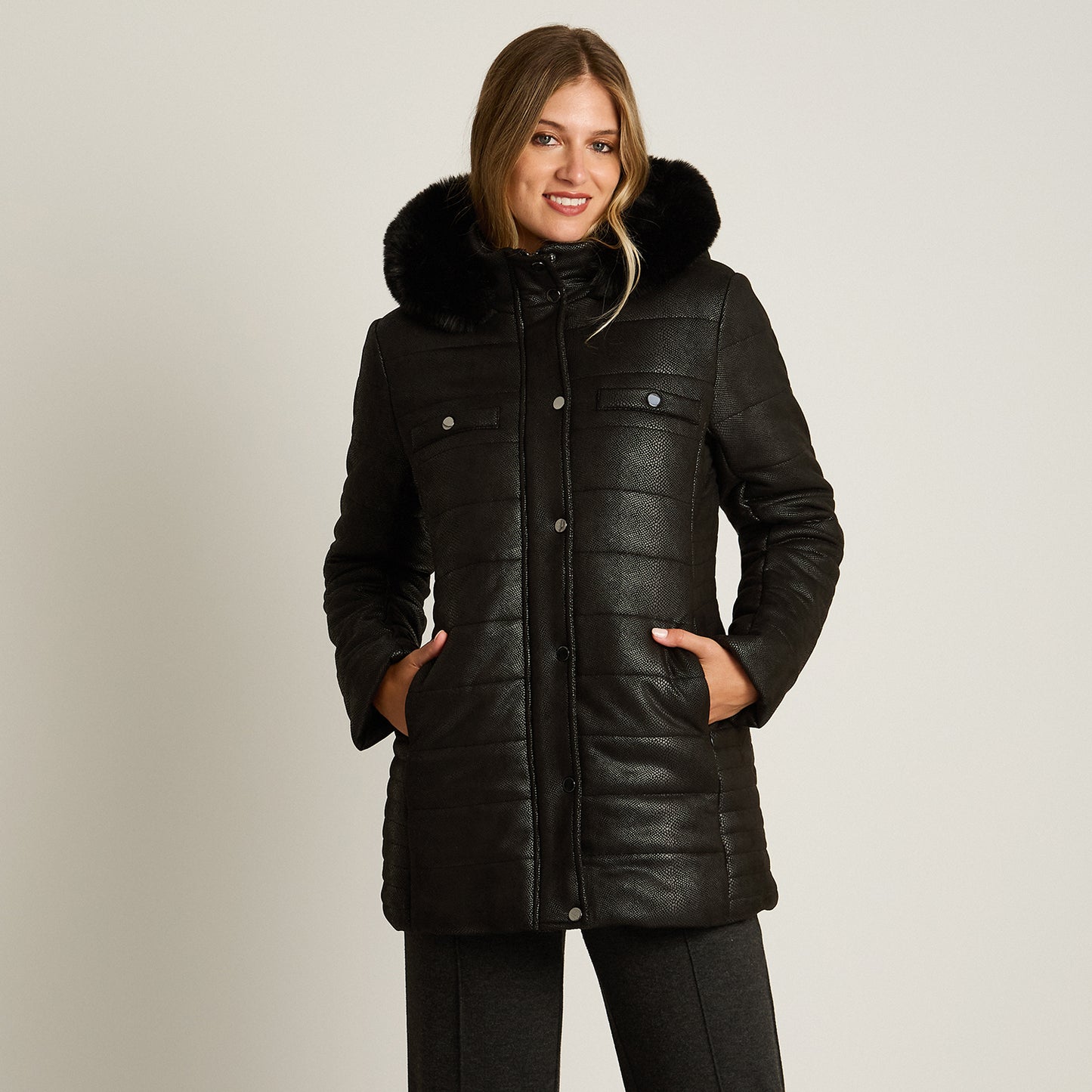 Parka Negro Manga Larga Elasticidad Nula Con Forro Calce Normal Tela Plano