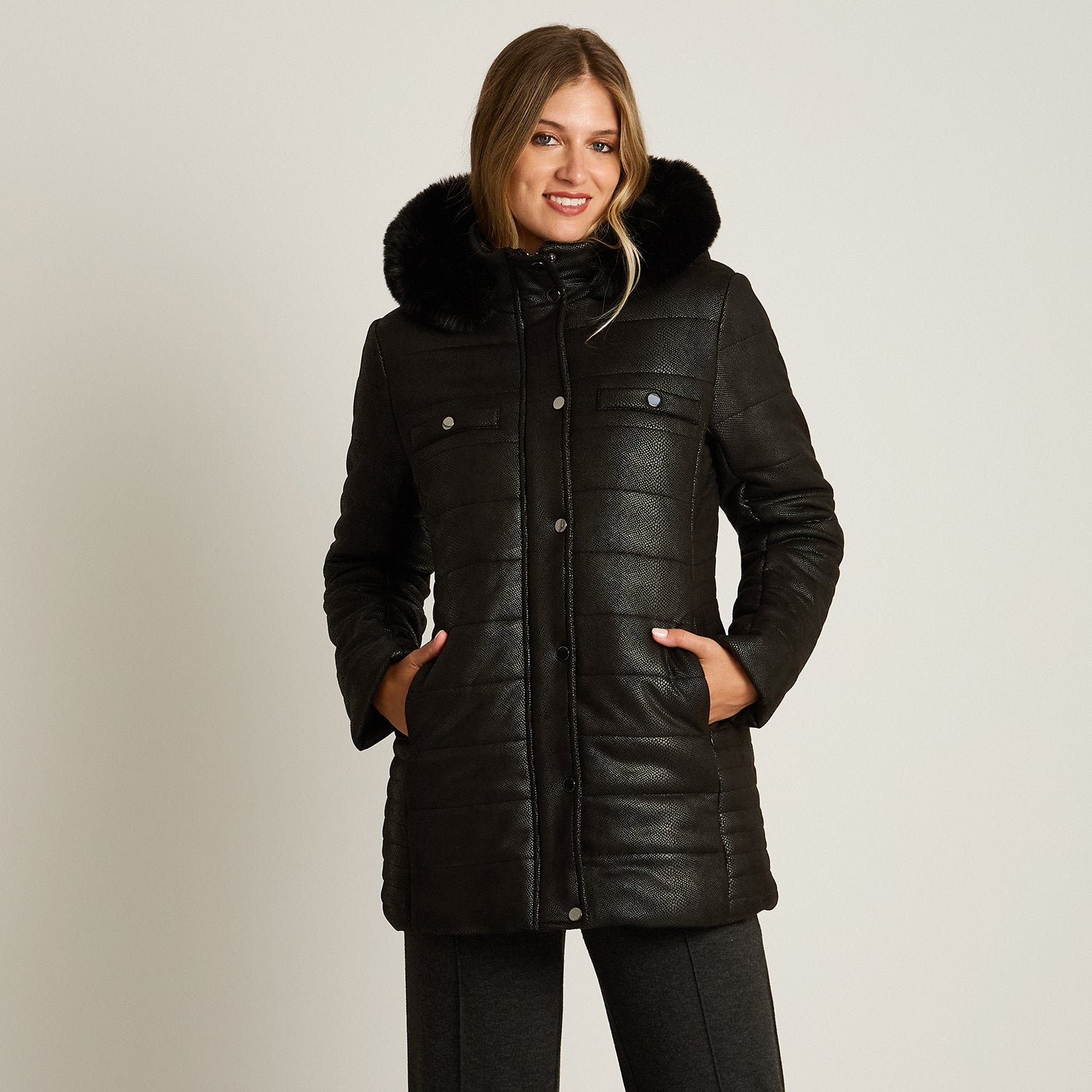 Parka Negro Manga Larga Elasticidad Nula Con Forro Calce Normal Tela Plano