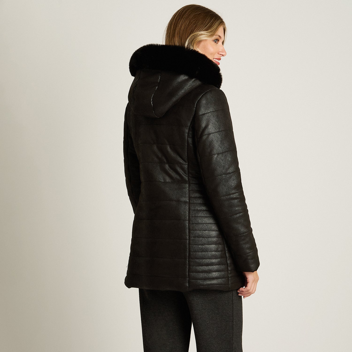 Parka Negro Manga Larga Elasticidad Nula Con Forro Calce Normal Tela Plano