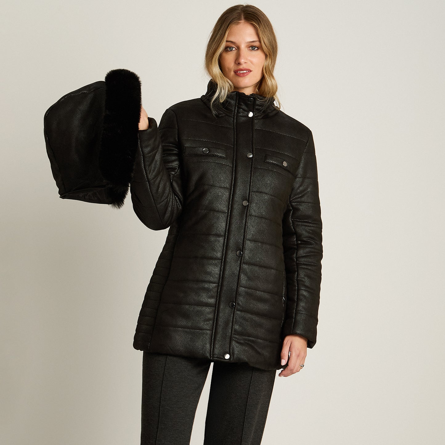 Parka Negro Manga Larga Elasticidad Nula Con Forro Calce Normal Tela Plano