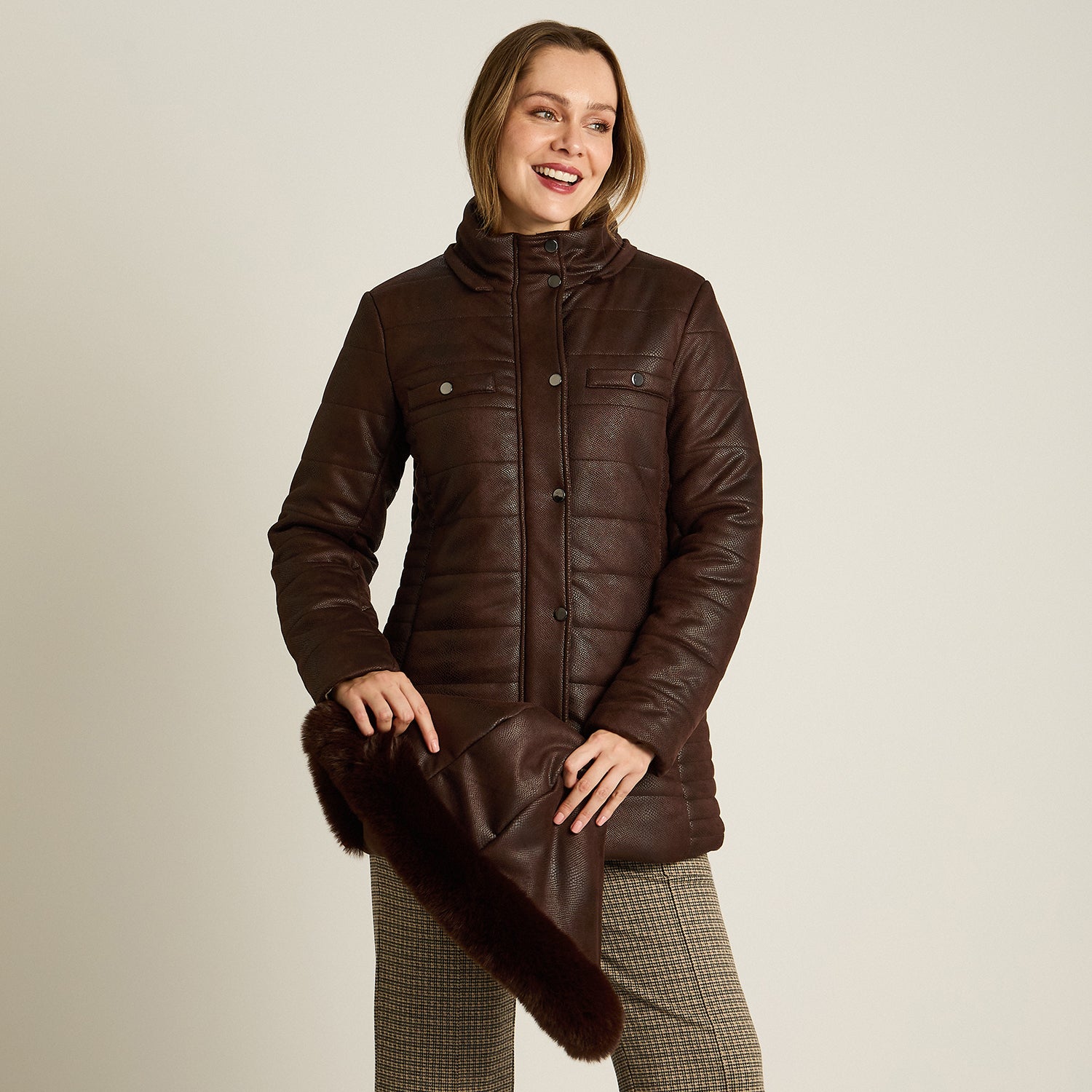 Parka Cafe Manga Larga Elasticidad Nula Con Forro Calce Normal Tela Plano