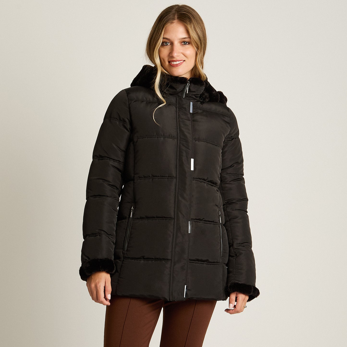 Parka Negro Manga Larga Elasticidad Nula Con Forro Calce Normal Tela Plano