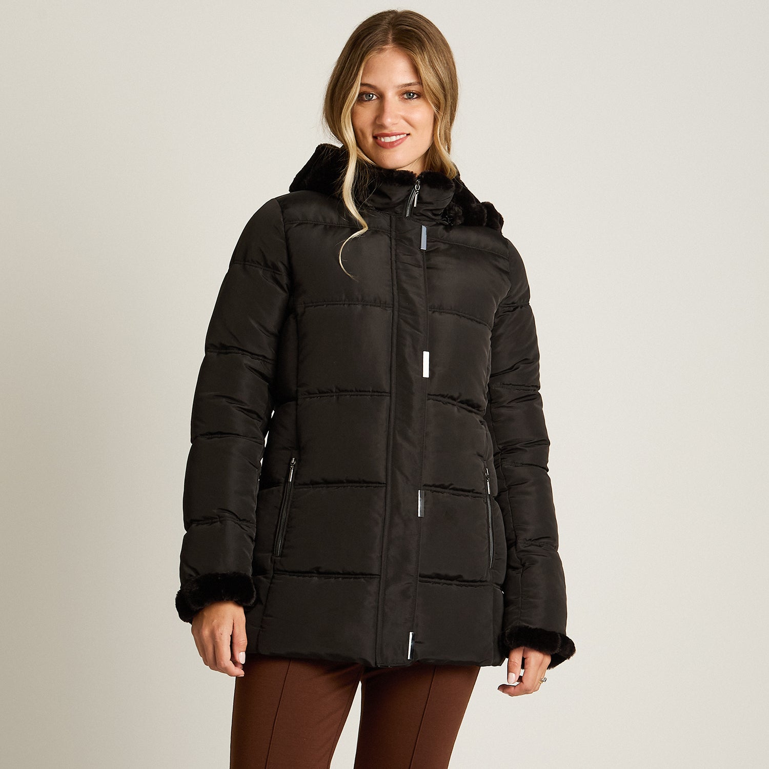 Parka Negro Manga Larga Elasticidad Nula Con Forro Calce Normal Tela Plano