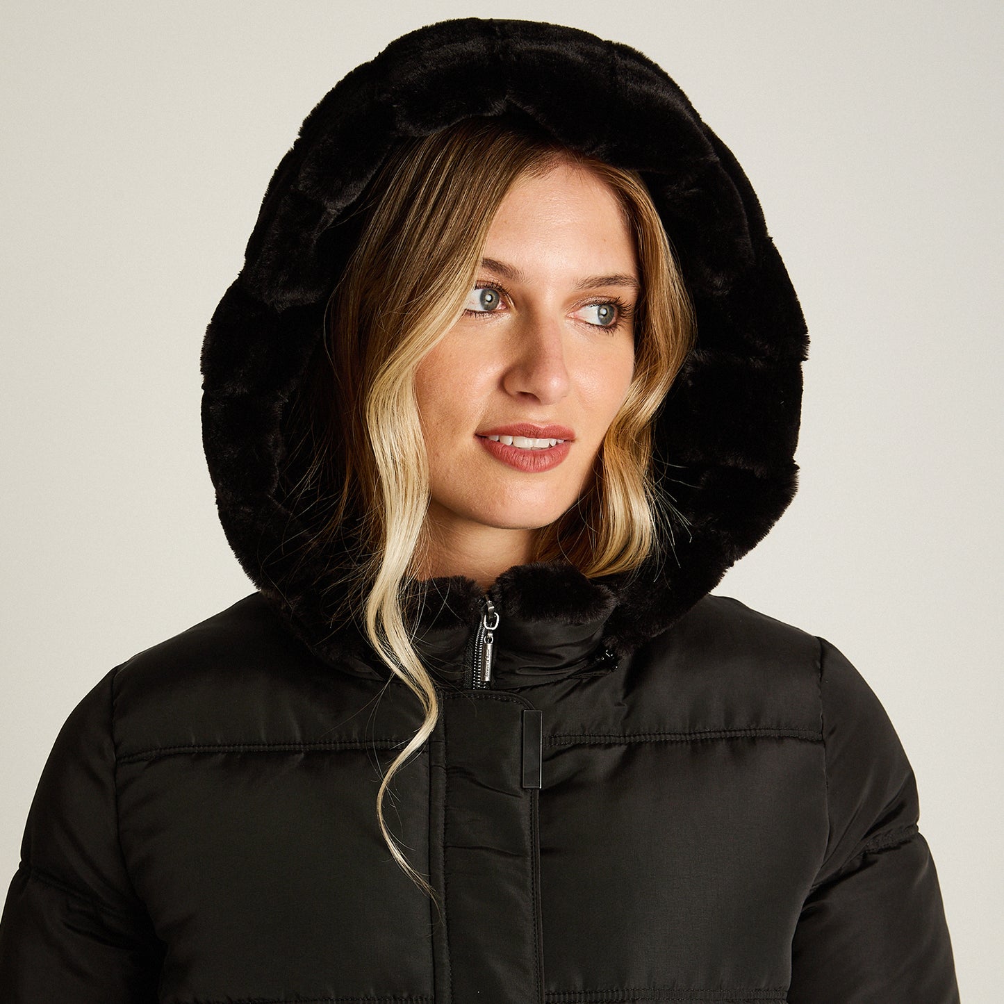 Parka Negro Manga Larga Elasticidad Nula Con Forro Calce Normal Tela Plano