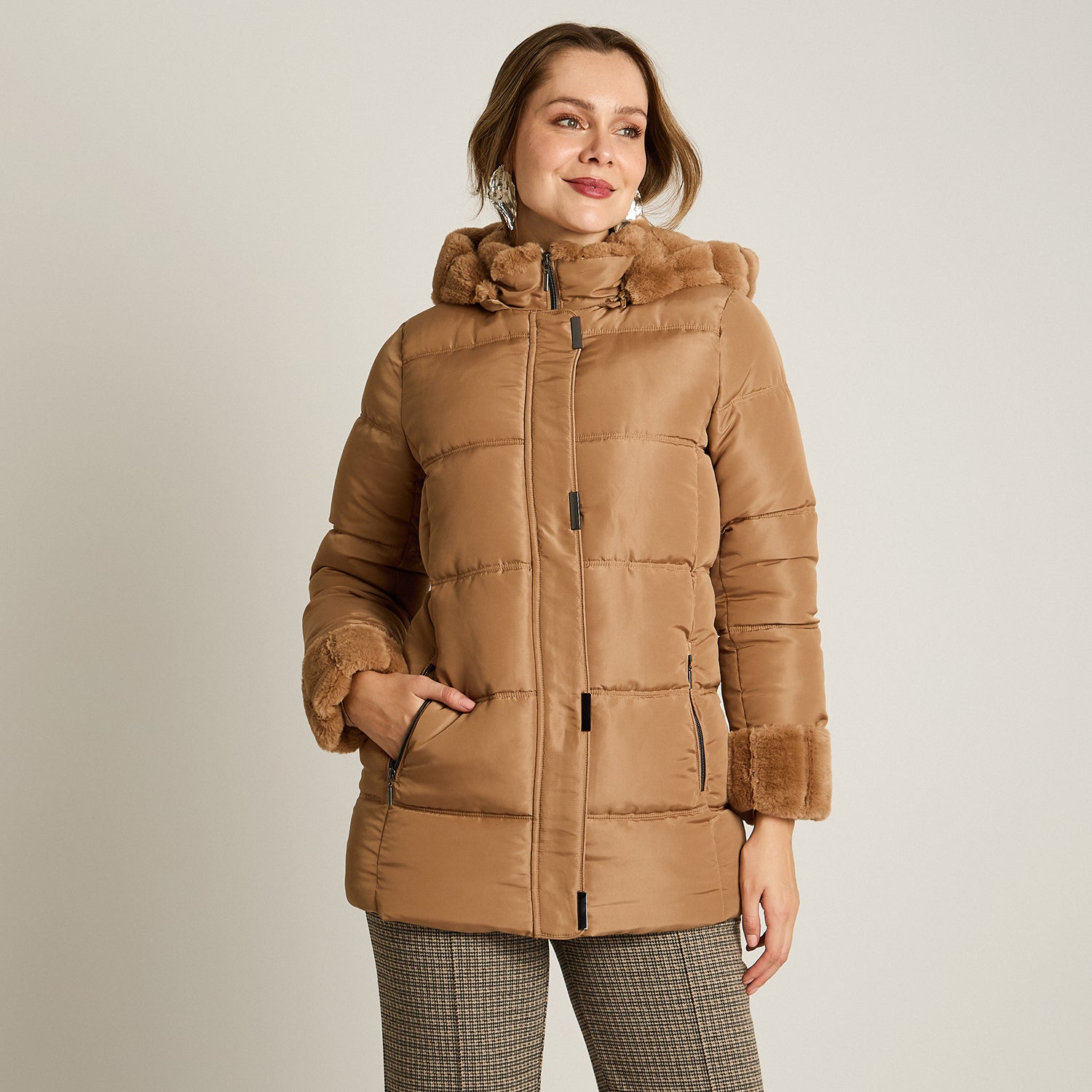 Parka Camel Manga Larga Elasticidad Nula Con Forro Calce Normal Tela Plano