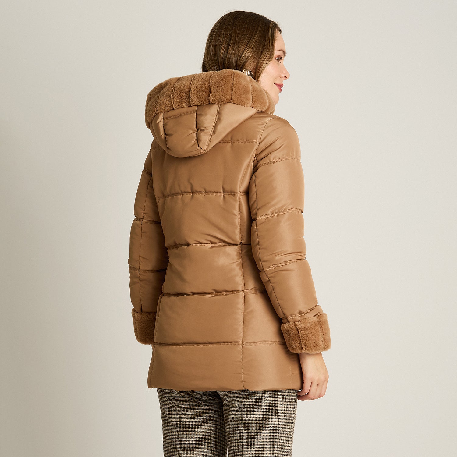 Parka Camel Manga Larga Elasticidad Nula Con Forro Calce Normal Tela Plano