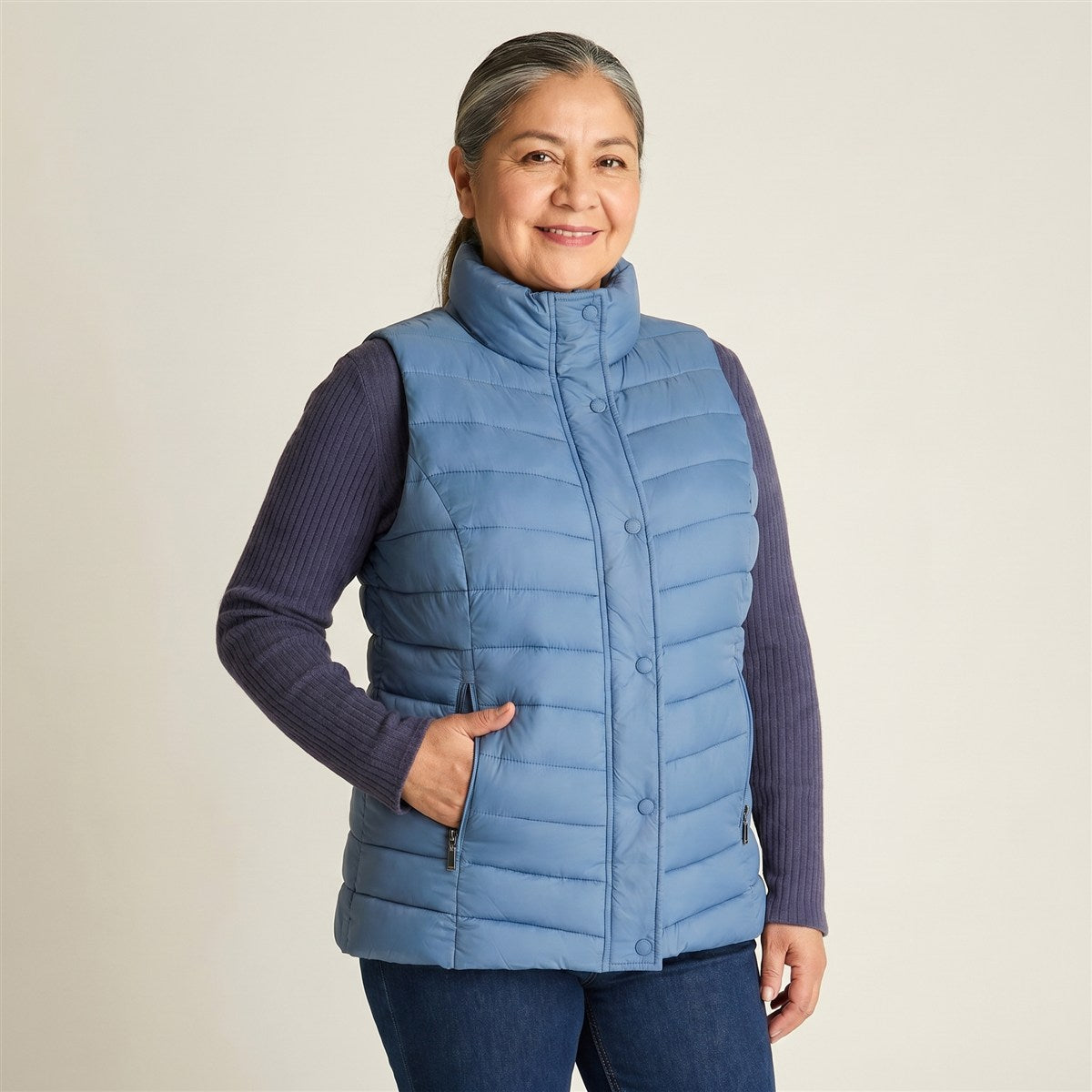 Parka Sin Mangas Diseño Quilted en modelo adulta