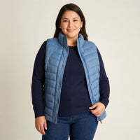 Parka Sin Mangas Diseño Quilted en modelo plus size