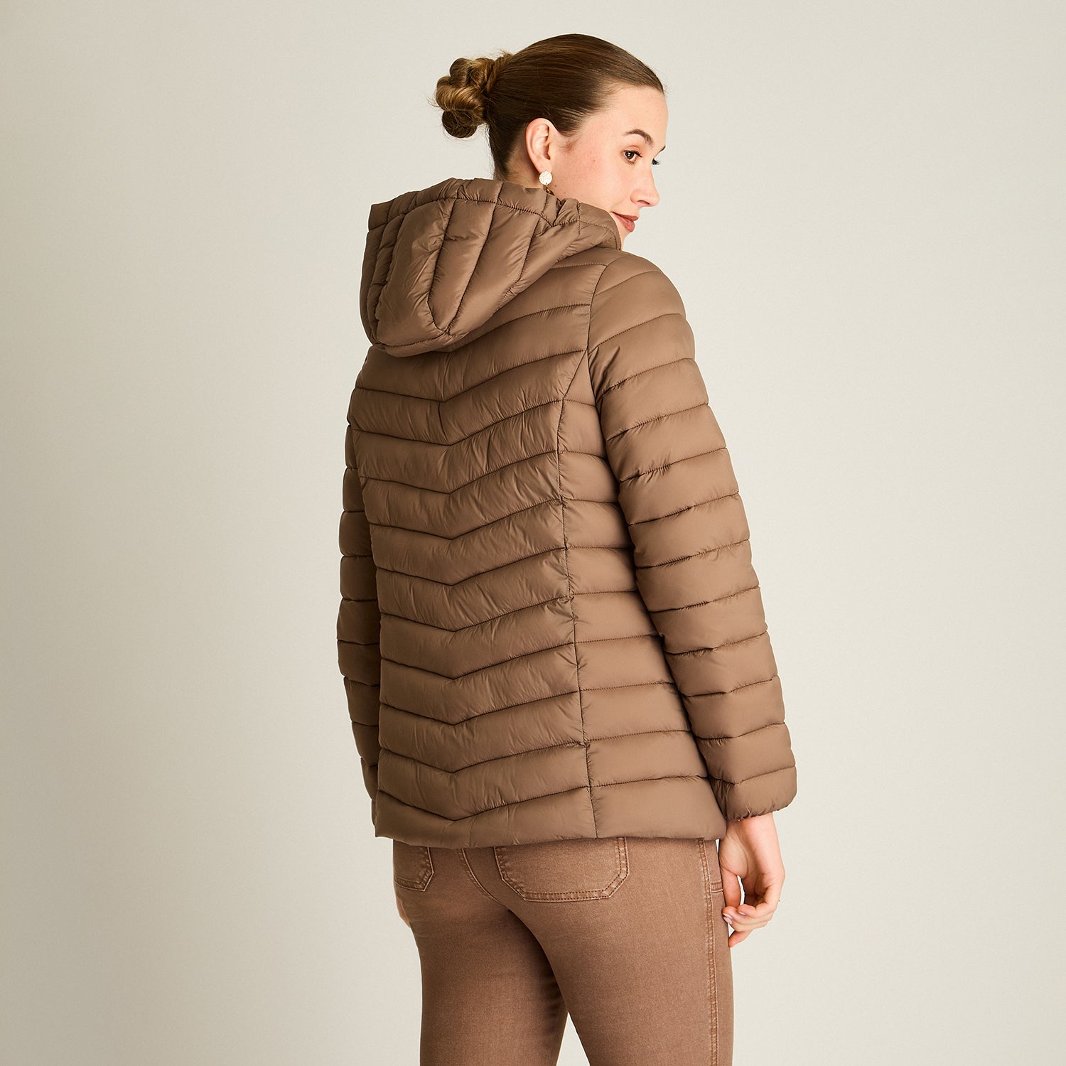 Parka Taupe Manga Larga Elasticidad Nula Sin Forro Calce Normal Tela Plano