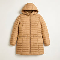 Parka Larga Camel con Diseño Quilted en plano