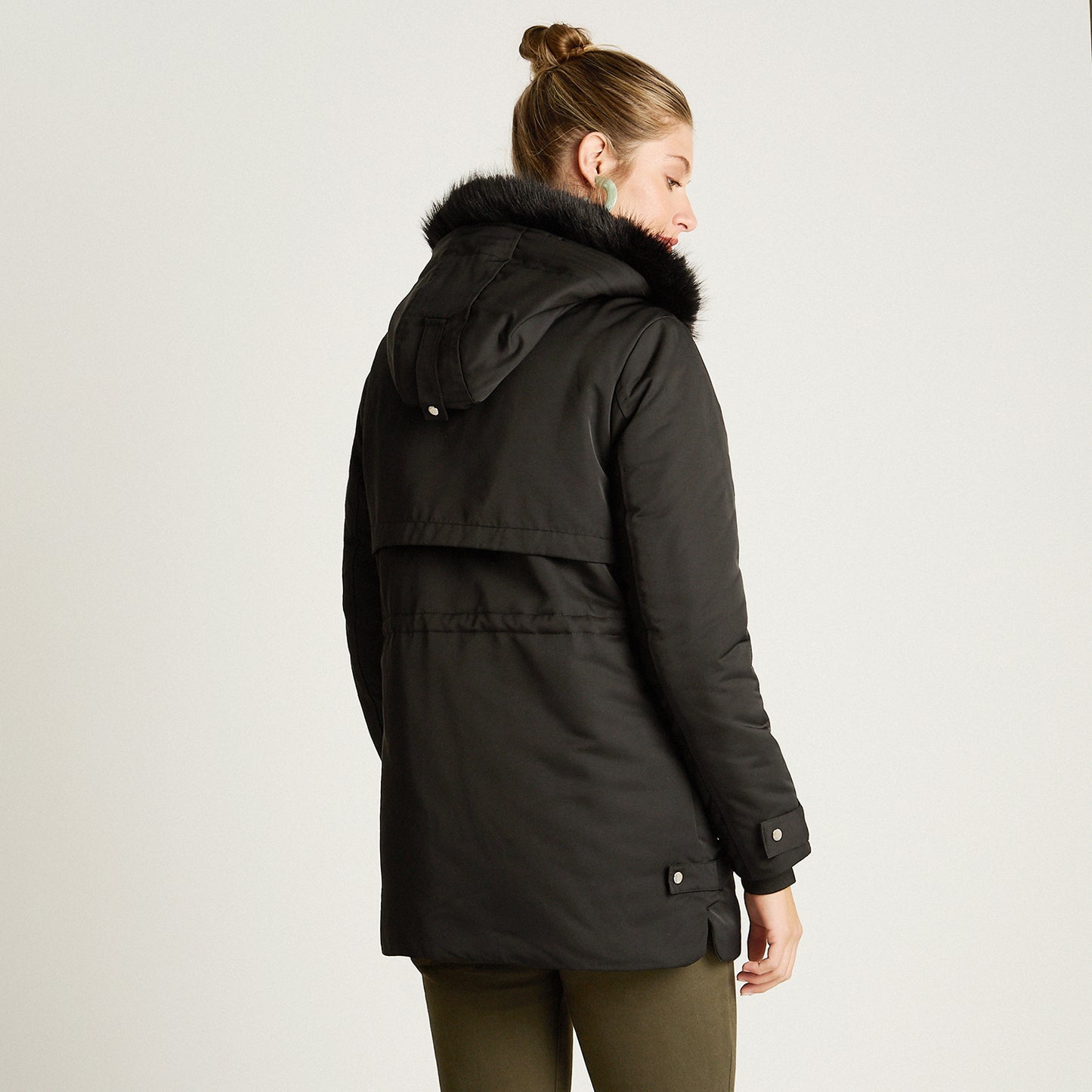 Parka Negro Manga Larga Elasticidad Nula Con Forro Calce Normal Tela Plano