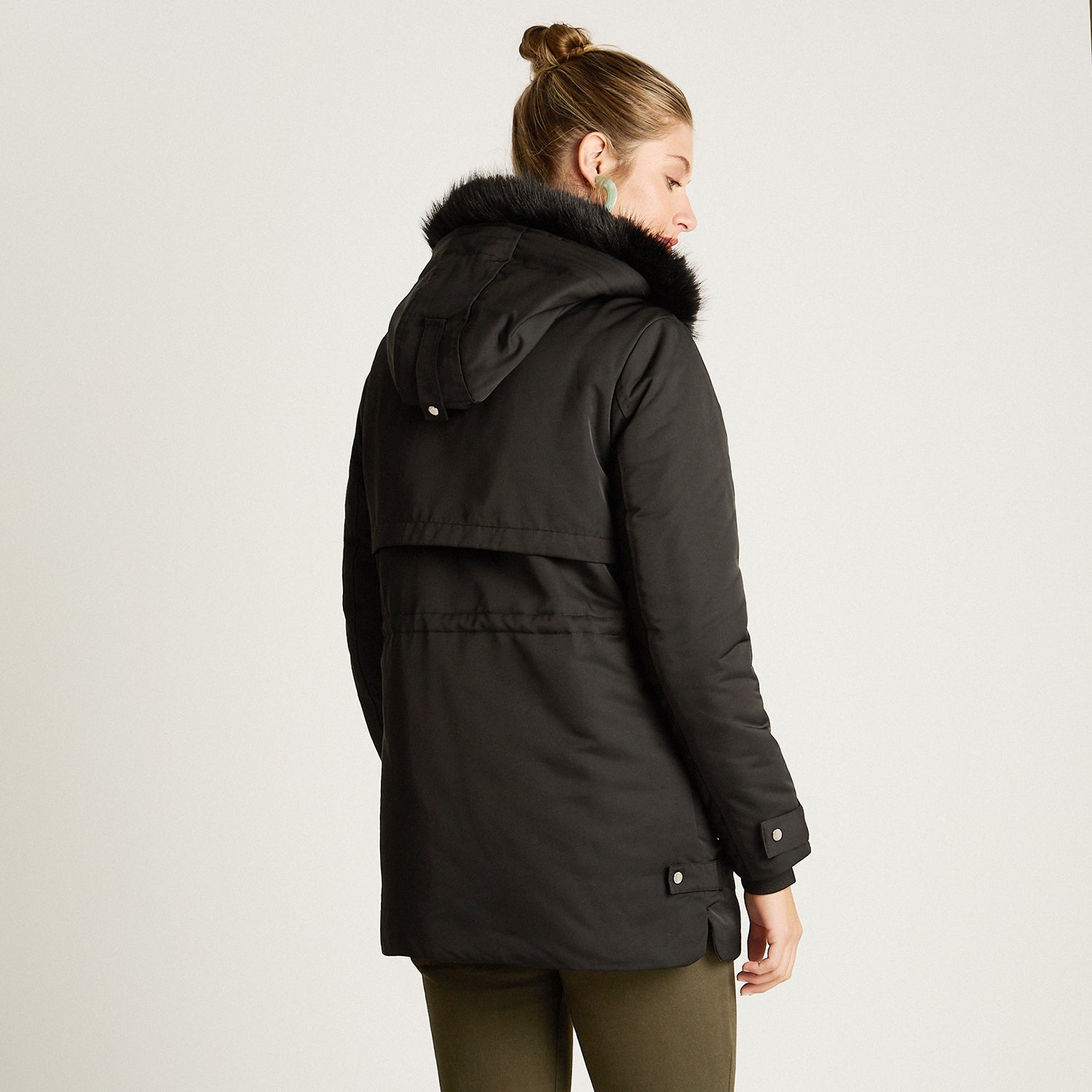 Parka Negro Manga Larga Elasticidad Nula Con Forro Calce Normal Tela Plano