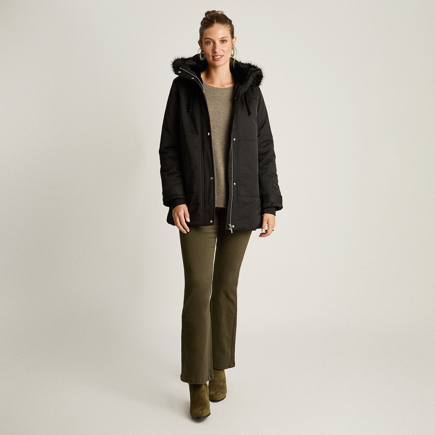 Parka Negro Manga Larga Elasticidad Nula Con Forro Calce Normal Tela Plano