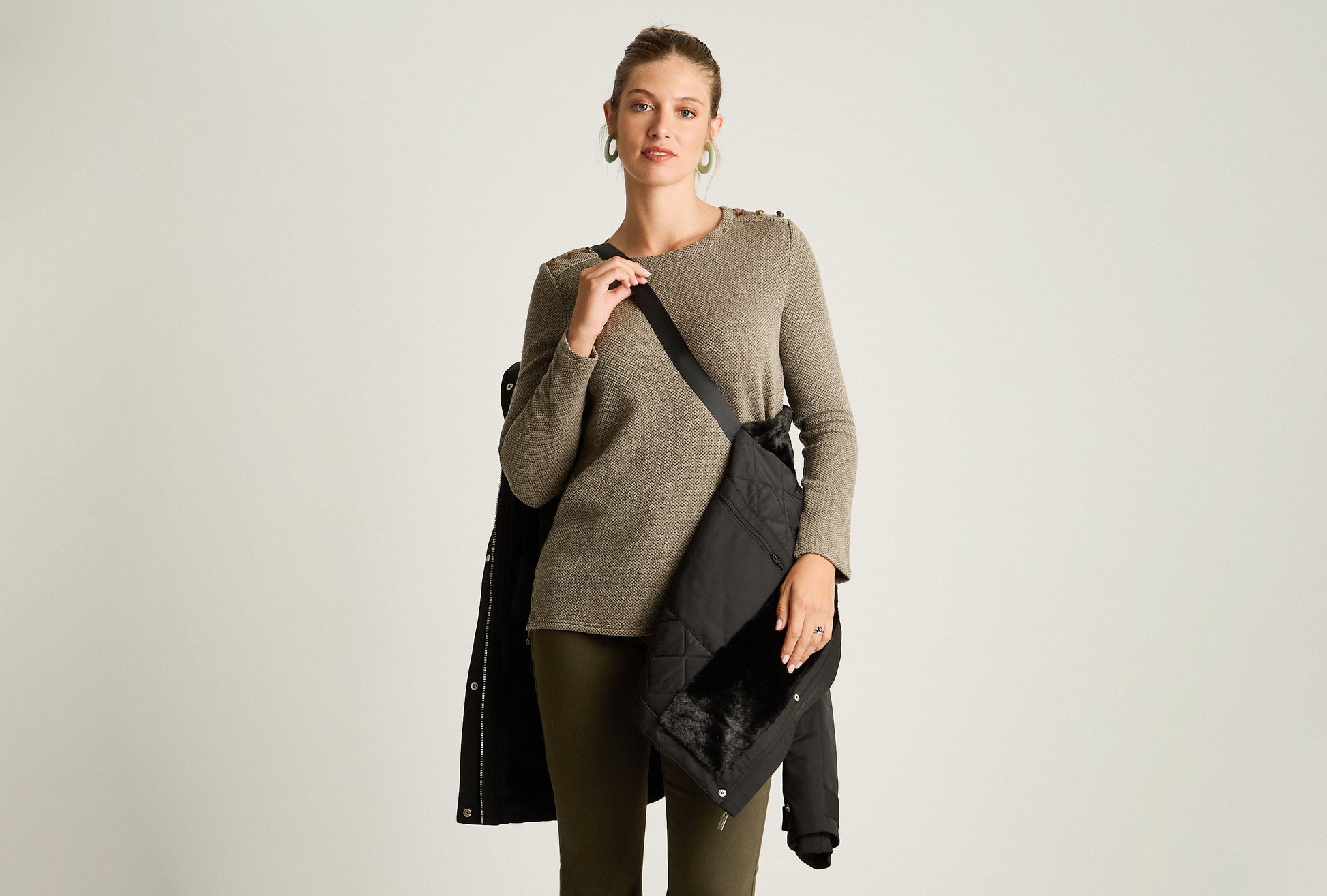 Parka Negro Manga Larga Elasticidad Nula Con Forro Calce Normal Tela Plano