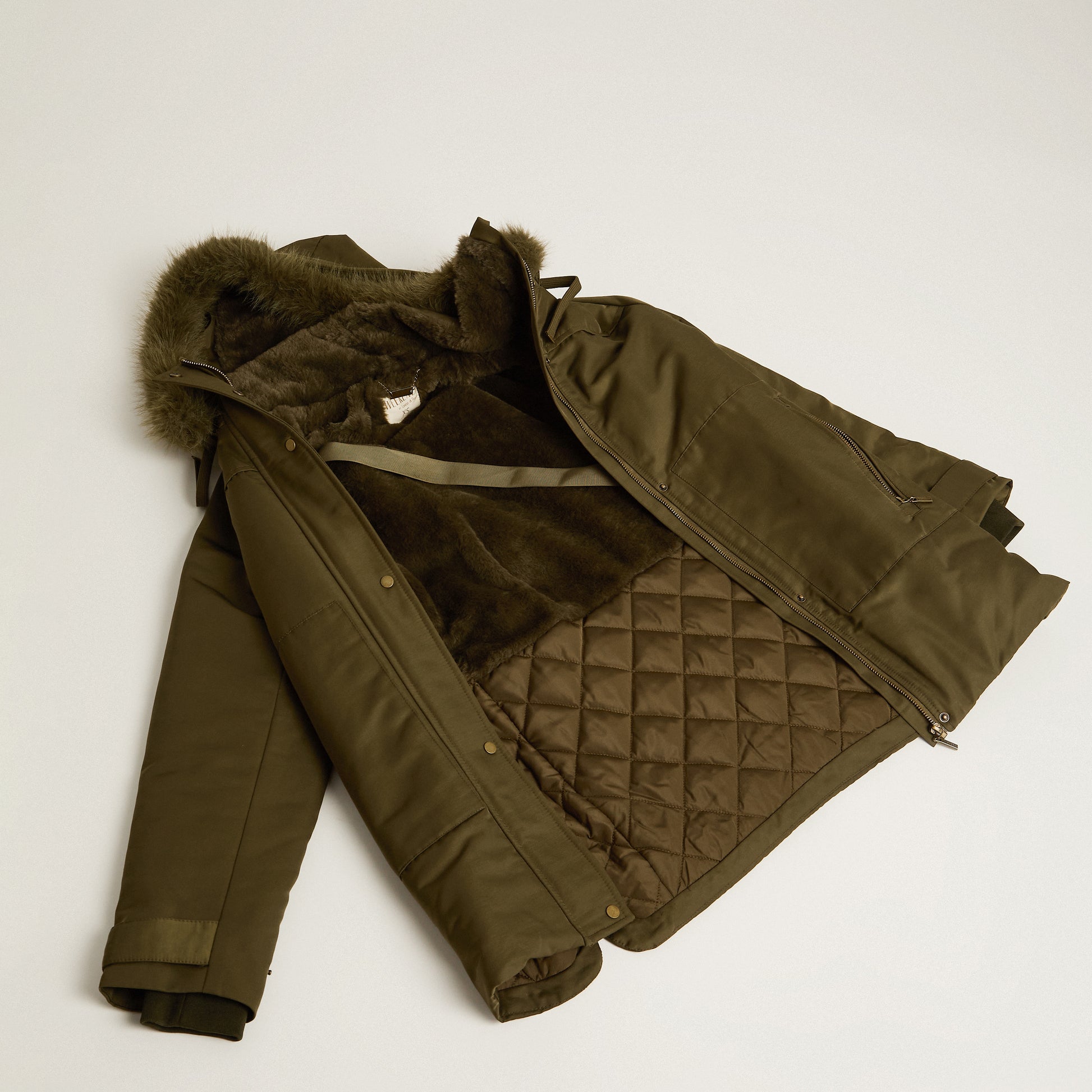 Parka Verde Manga Larga Elasticidad Nula Con Forro Calce Normal Tela Plano