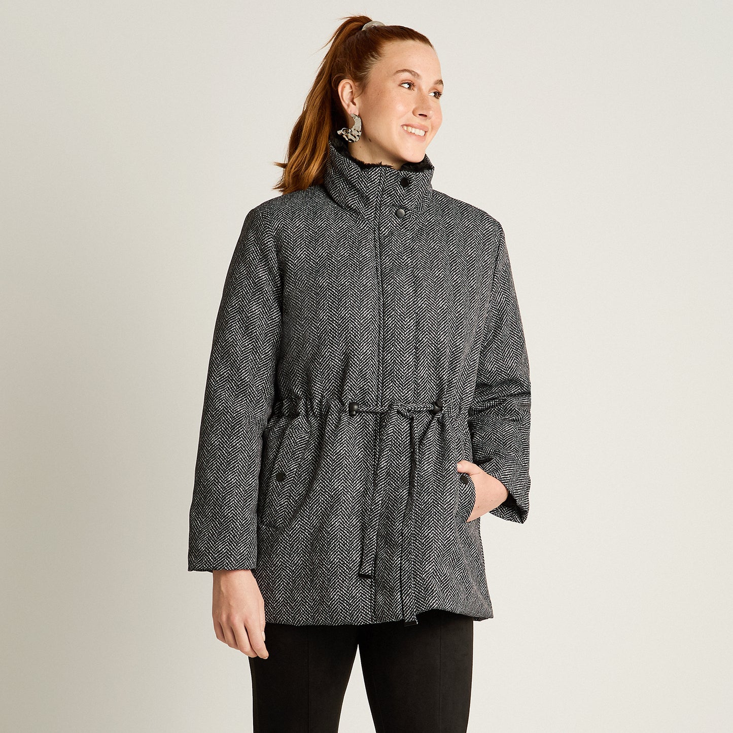 Parka Negro Manga Larga Elasticidad Nula Con Forro Calce Nula Tela Plano