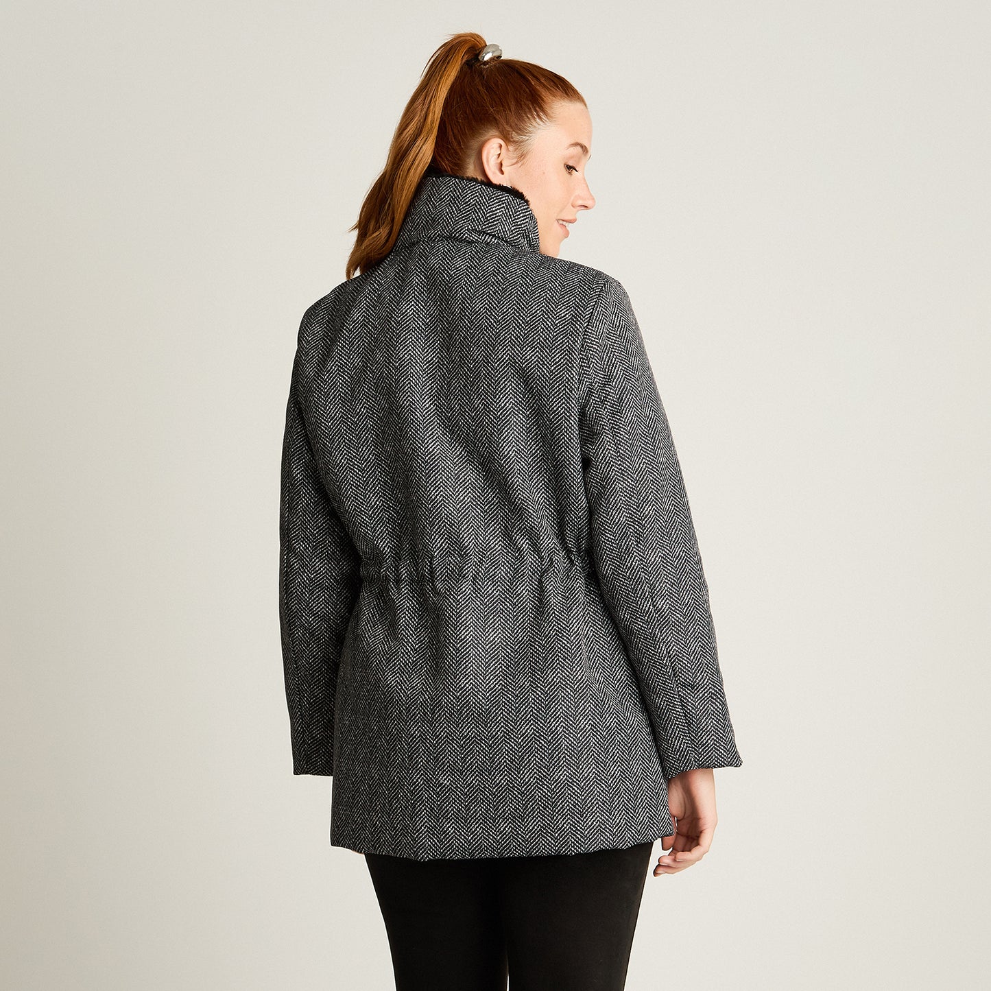 Parka Negro Manga Larga Elasticidad Nula Con Forro Calce Nula Tela Plano