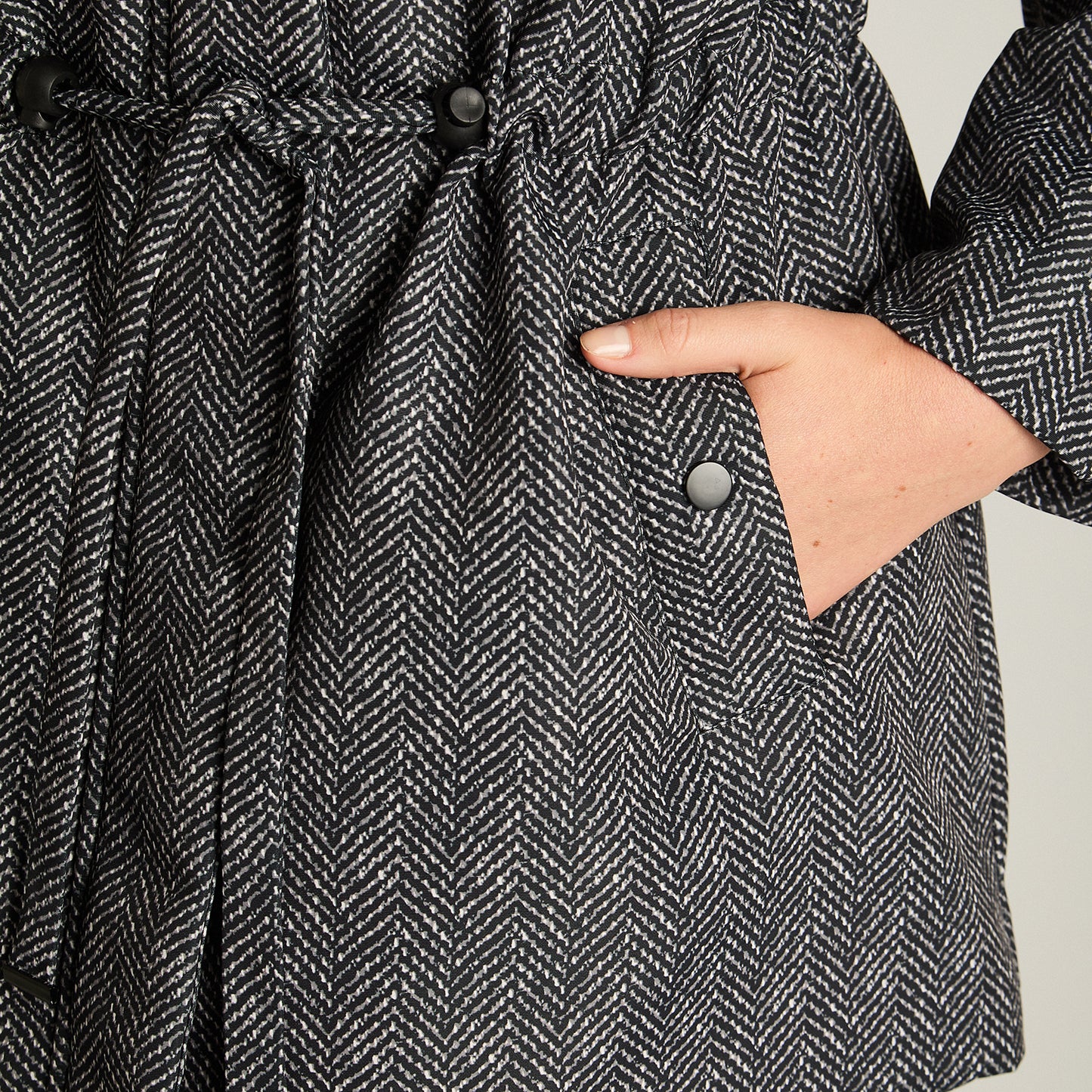 Parka Negro Manga Larga Elasticidad Nula Con Forro Calce Nula Tela Plano