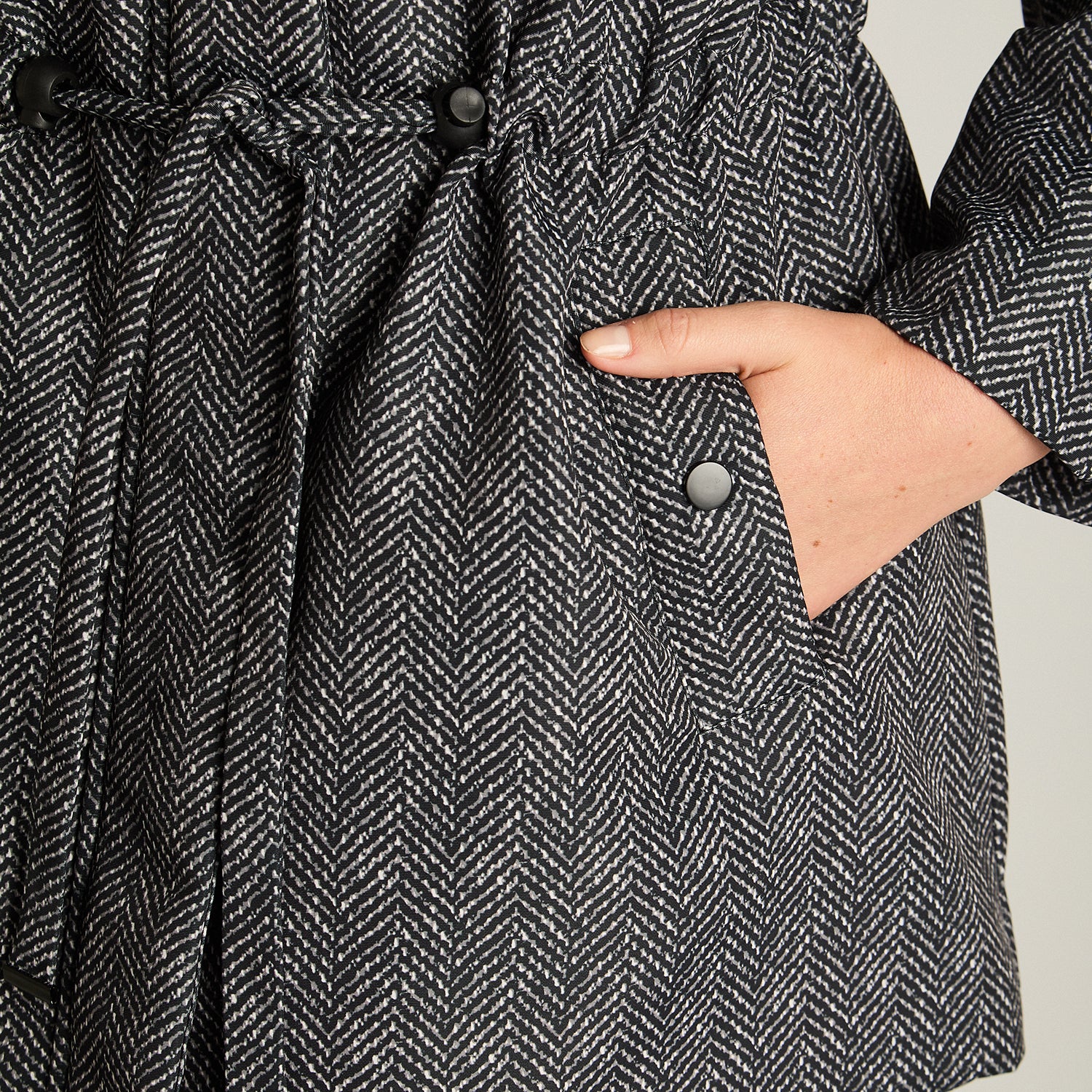 Parka Negro Manga Larga Elasticidad Nula Con Forro Calce Nula Tela Plano